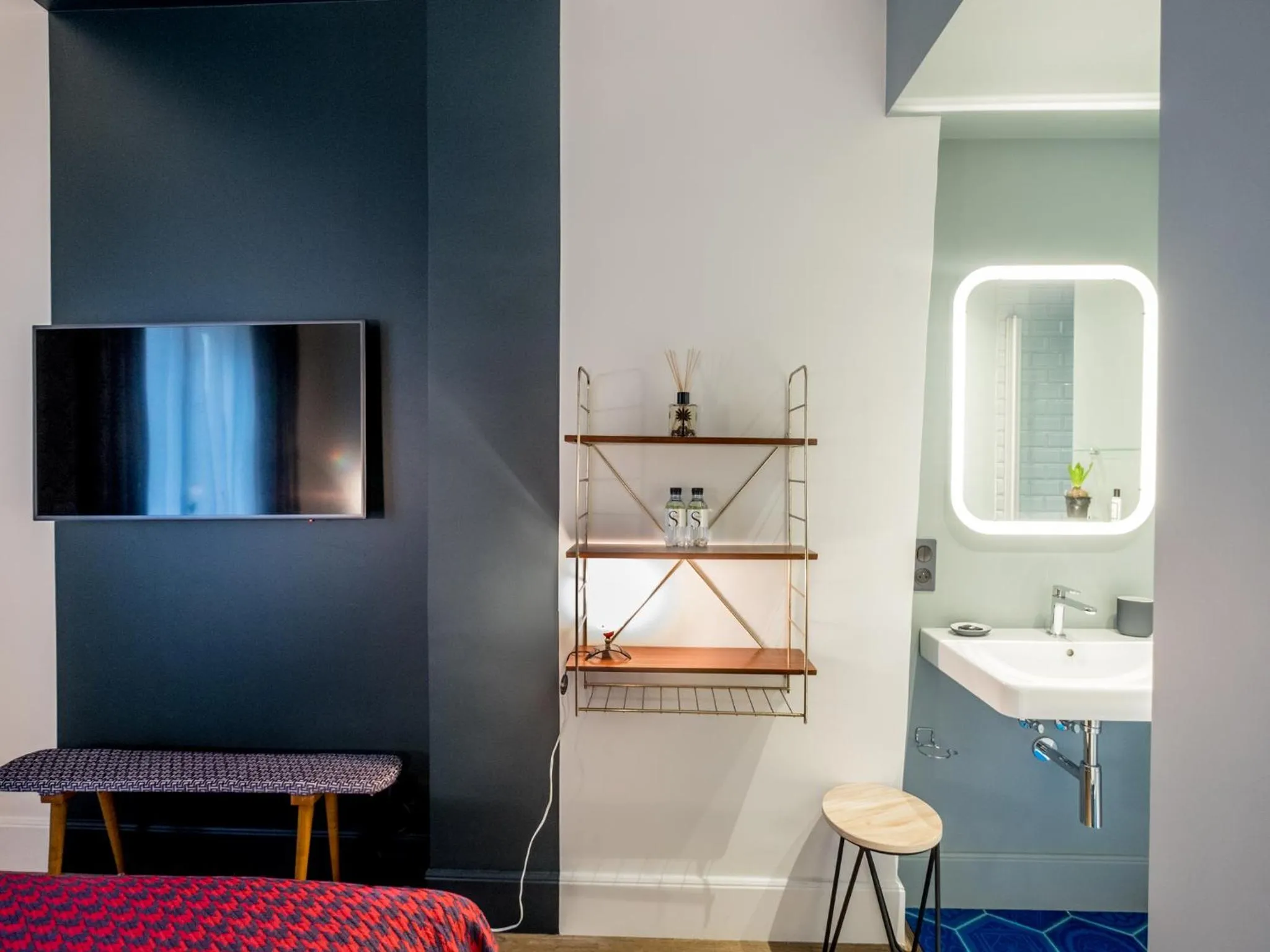 Photo of the whole room in 1er Etage SoPi-Montmartre