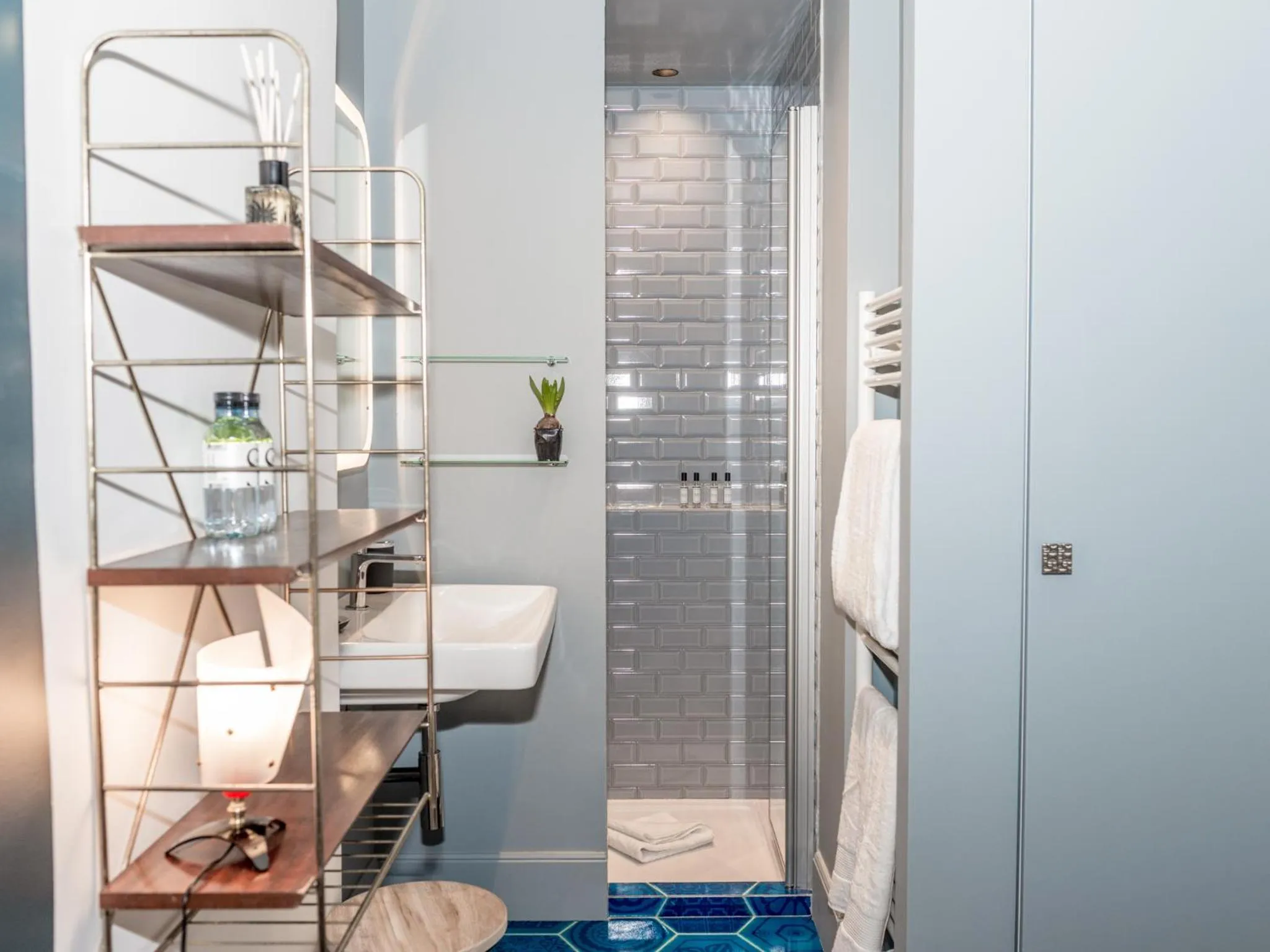 Shower in 1er Etage SoPi-Montmartre