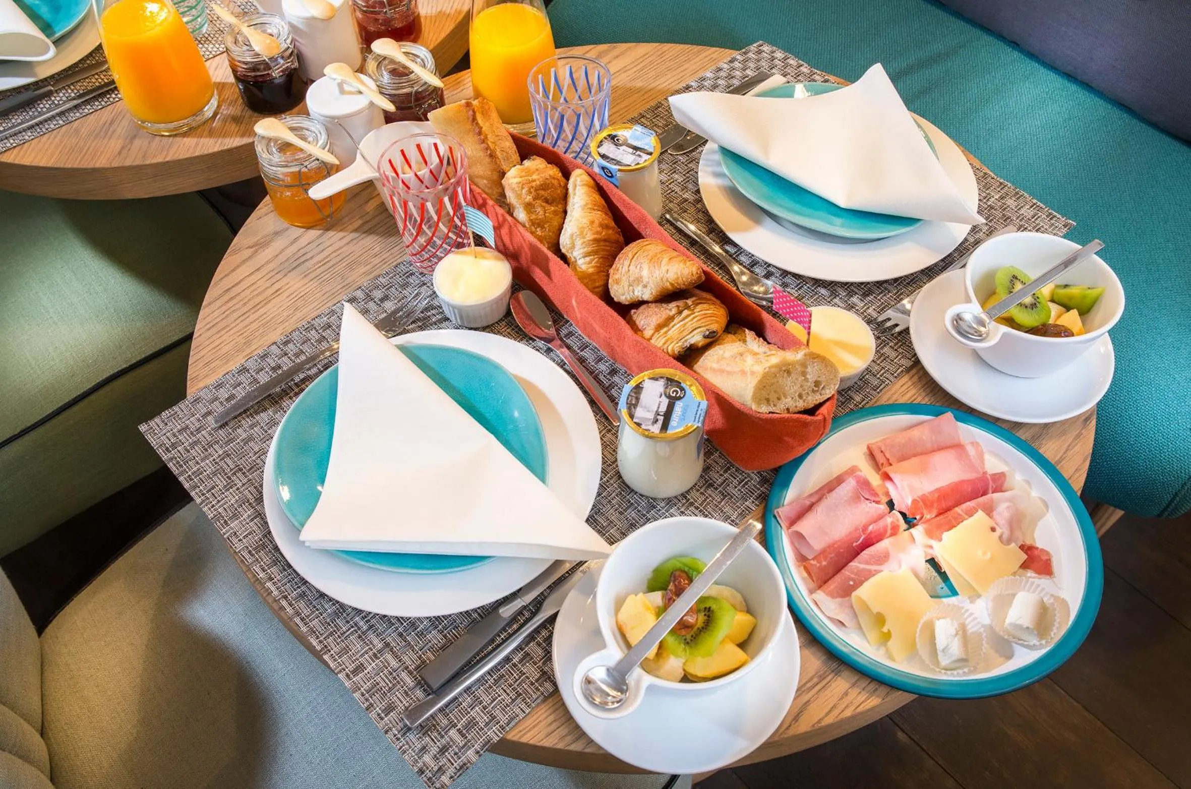 Continental breakfast in 1er Etage SoPi-Montmartre