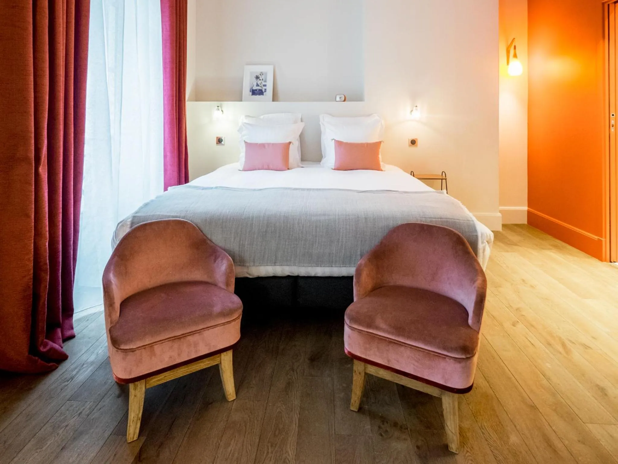 Photo of the whole room, Bed in 1er Etage SoPi-Montmartre