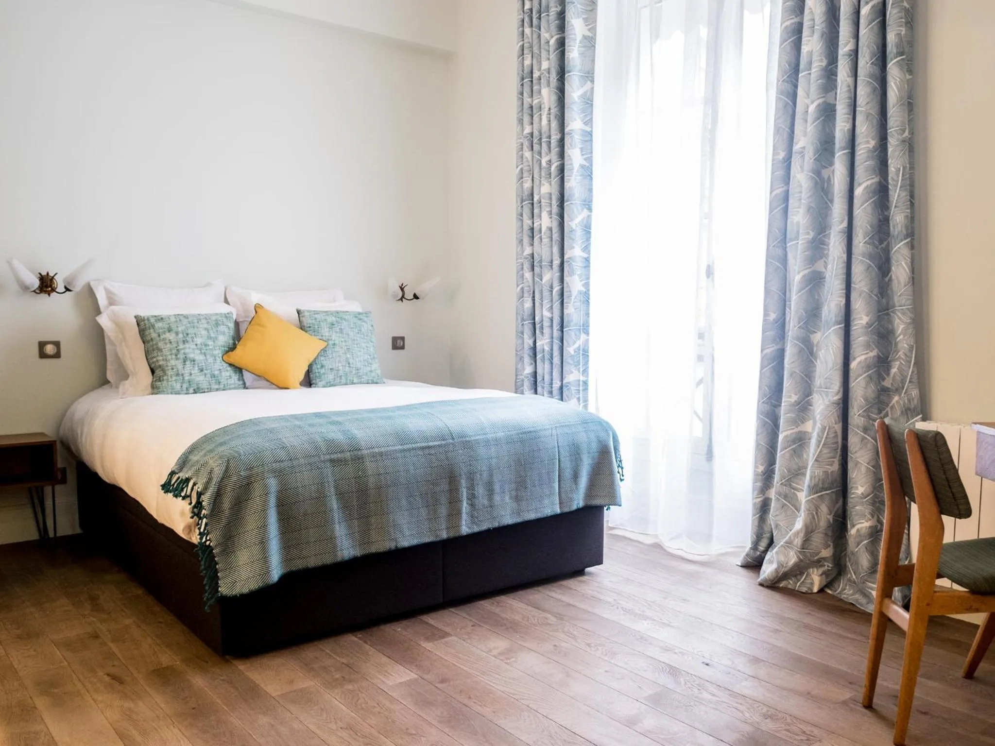 Photo of the whole room, Bed in 1er Etage SoPi-Montmartre