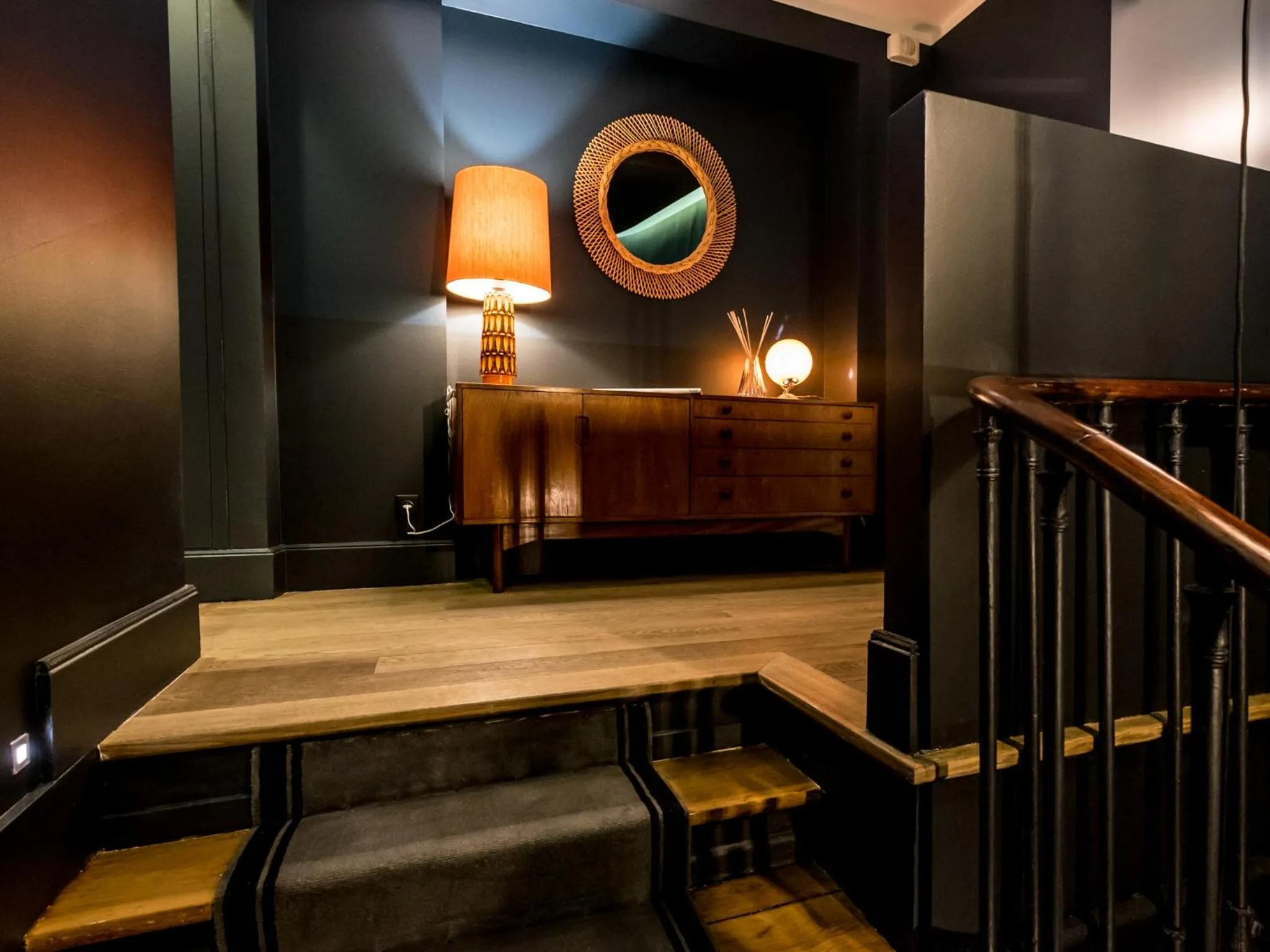 Decorative detail in 1er Etage SoPi-Montmartre