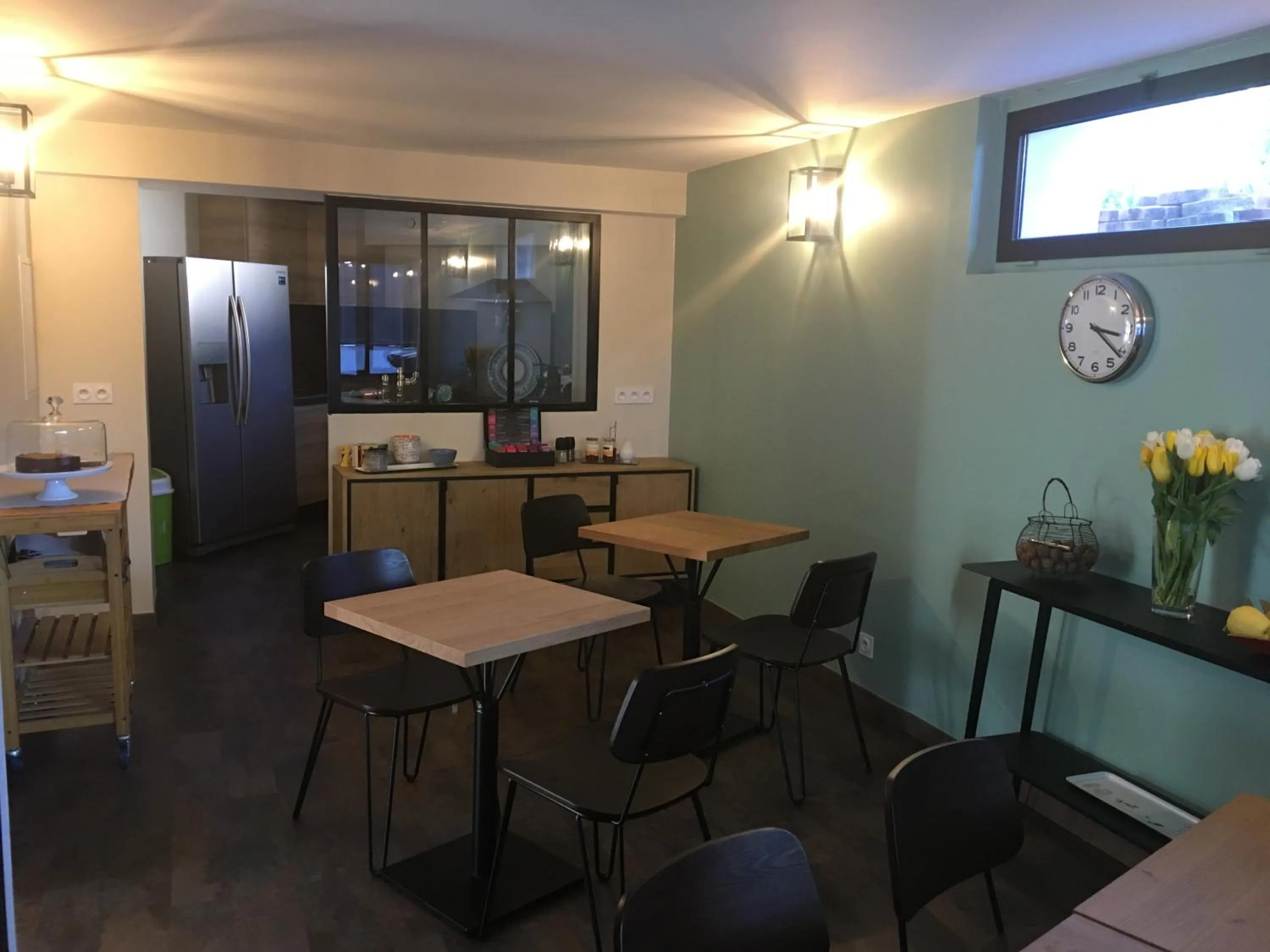 Dining area in Couette et Café