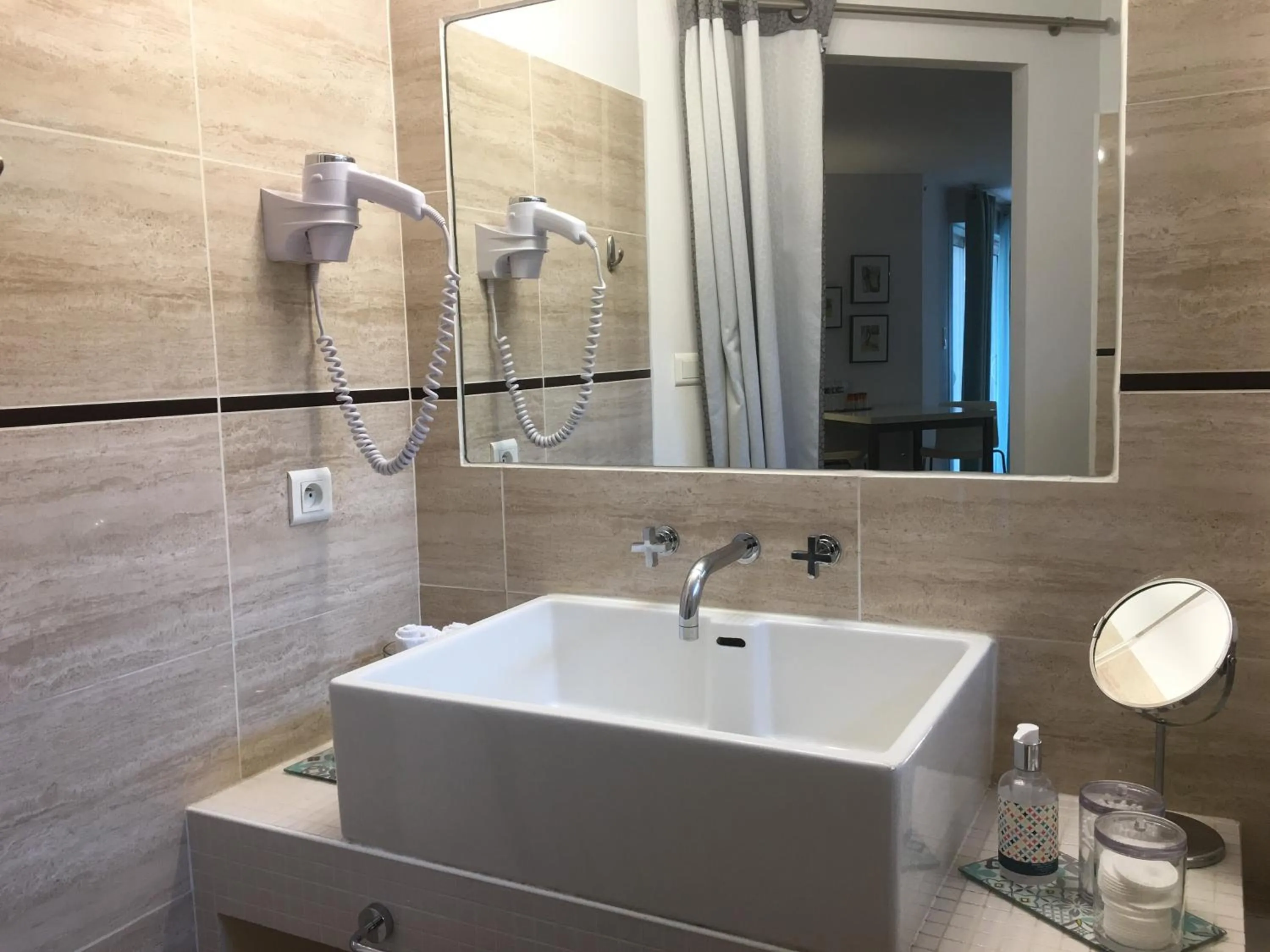 Bathroom in Couette et Café