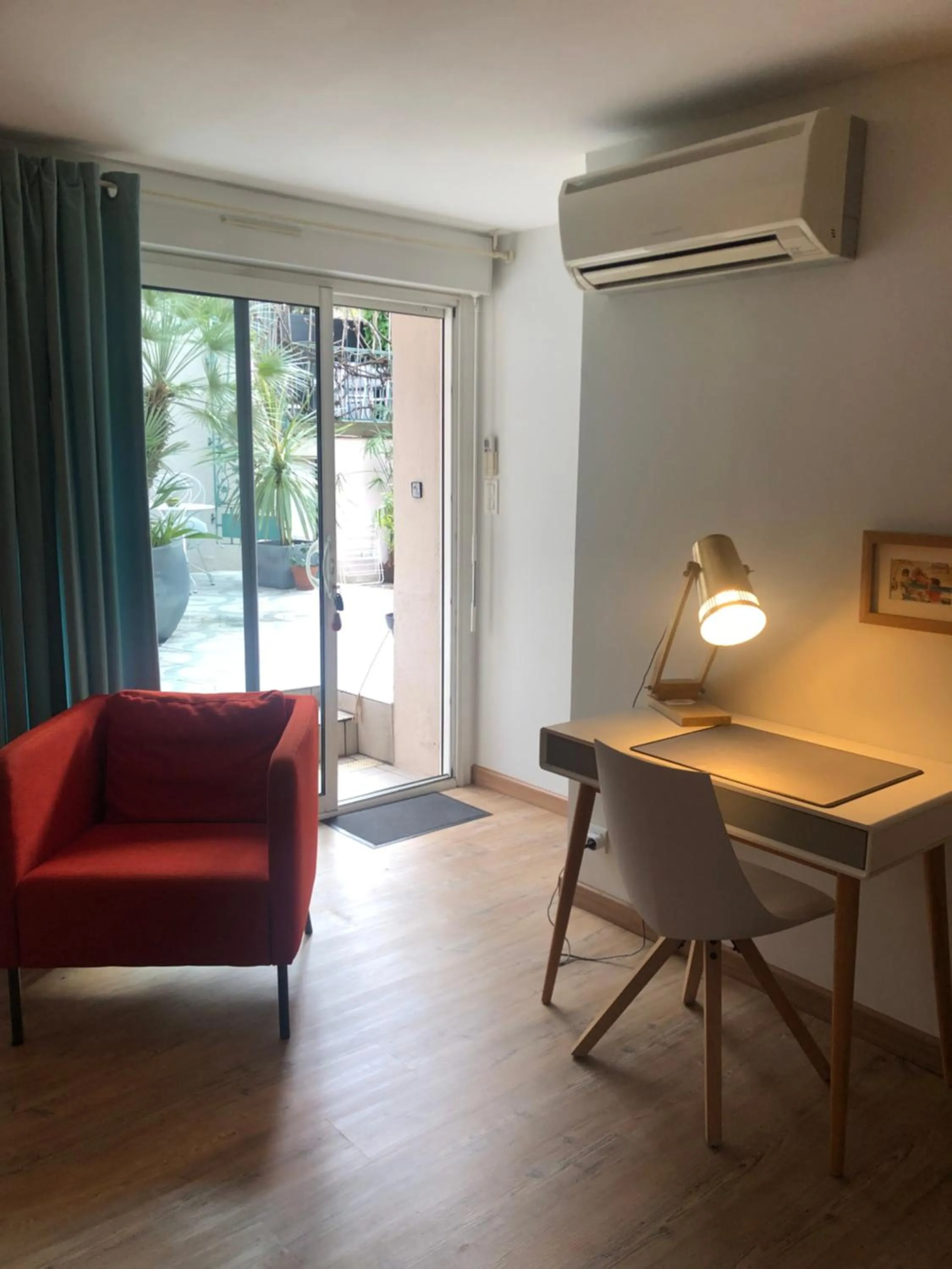 Seating area in Couette et Café
