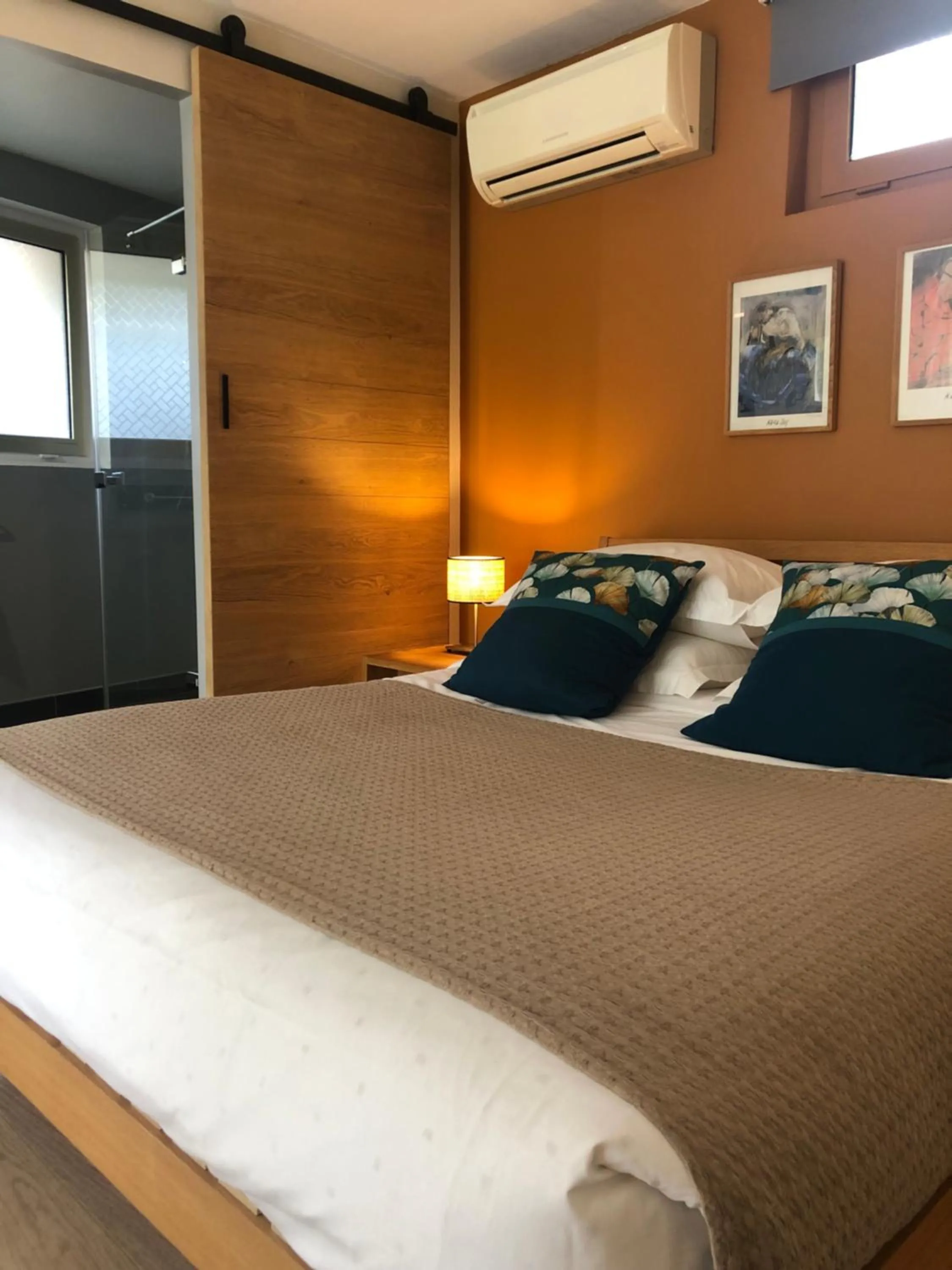Bedroom, Bed in Couette et Café