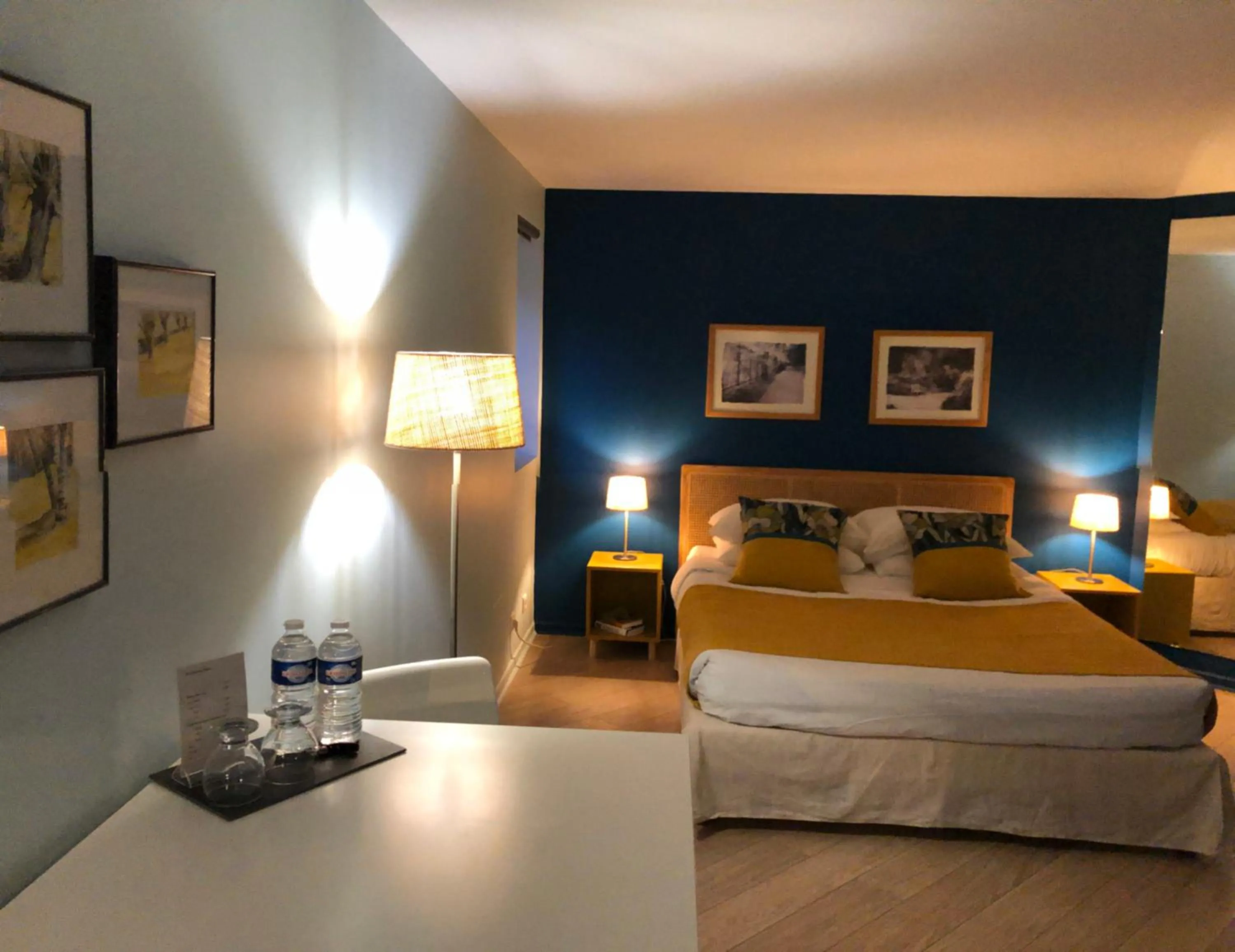 Bedroom, Bed in Couette et Café