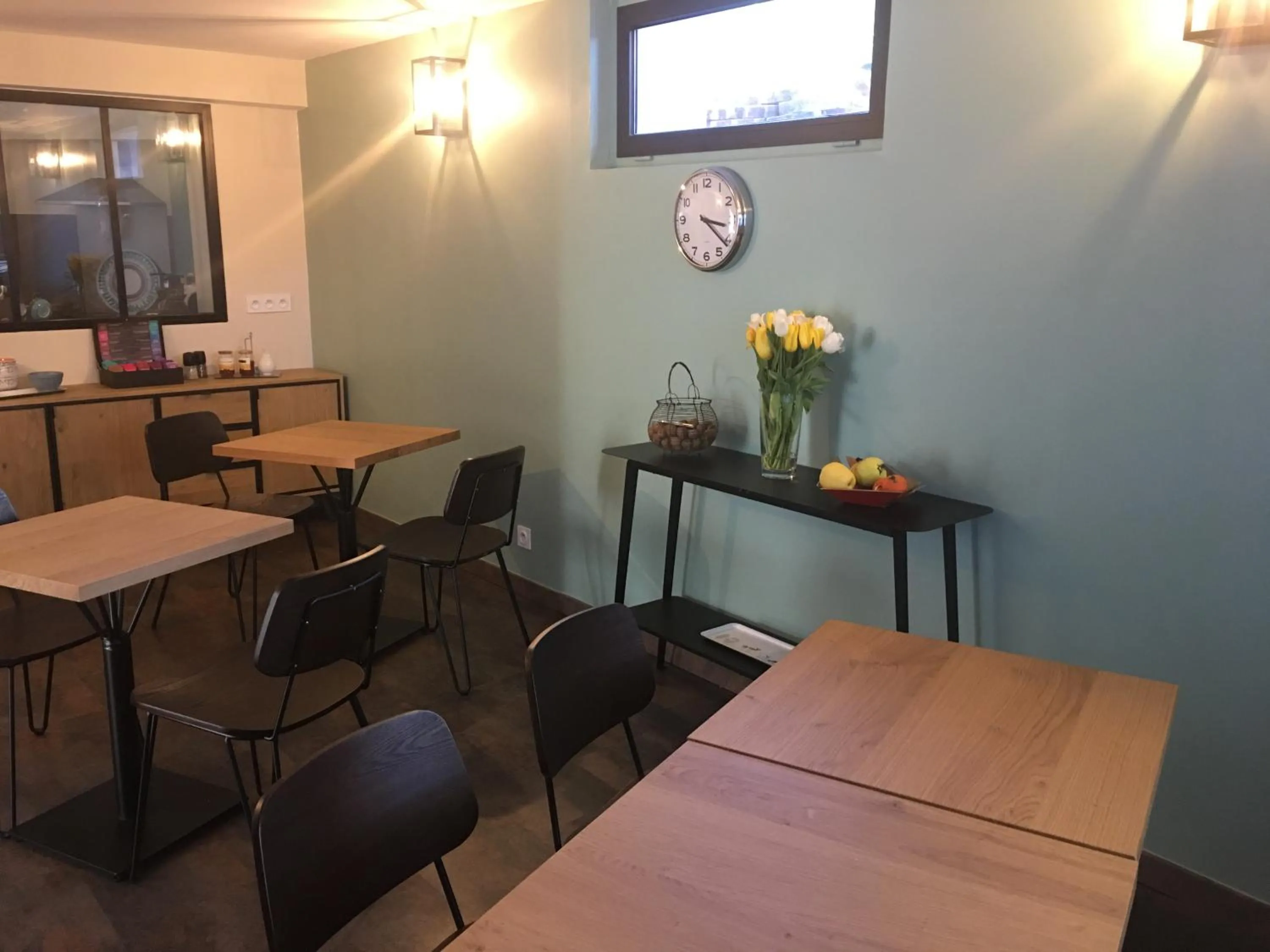 Dining area in Couette et Café