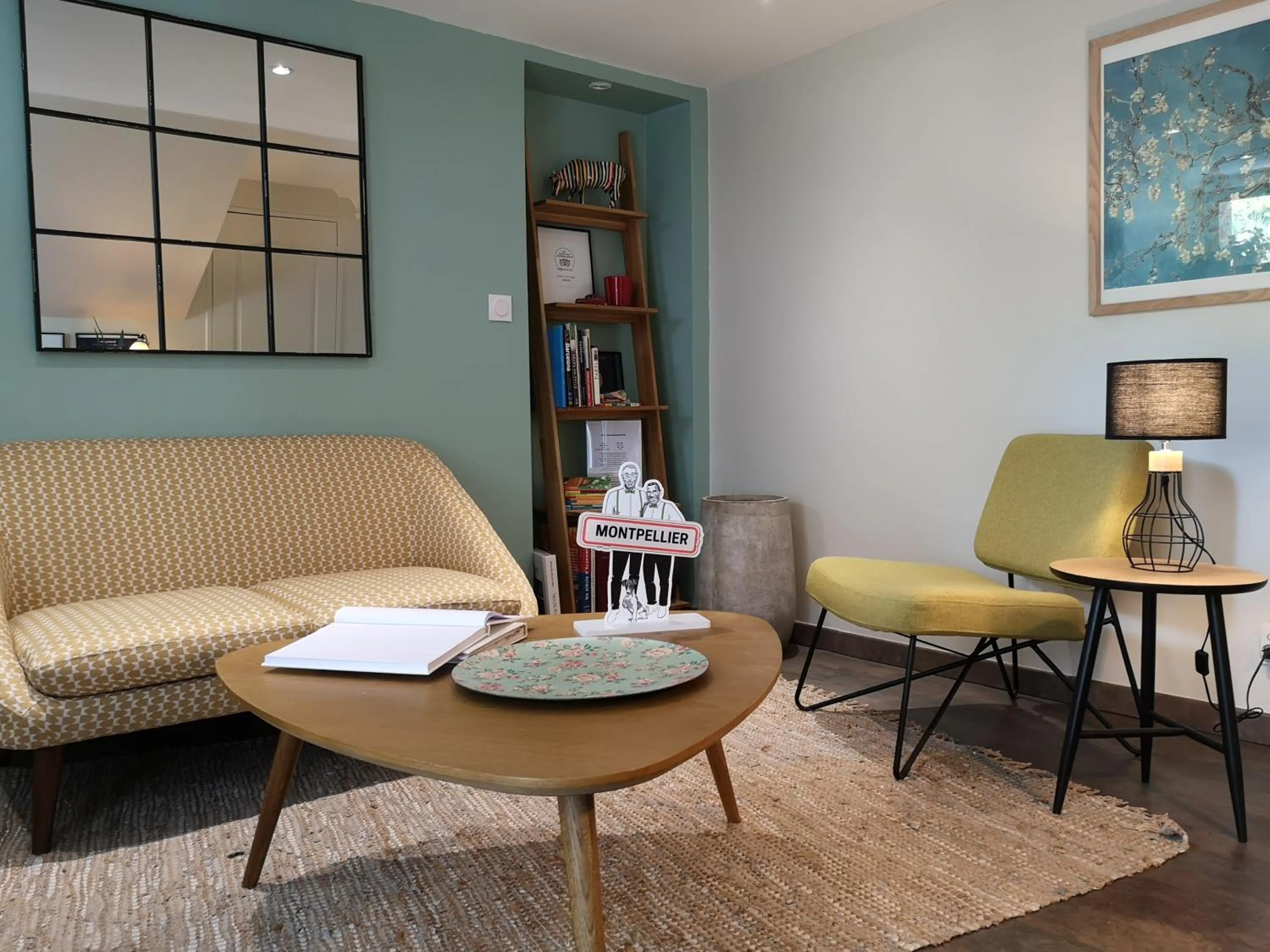 Seating area in Couette et Café