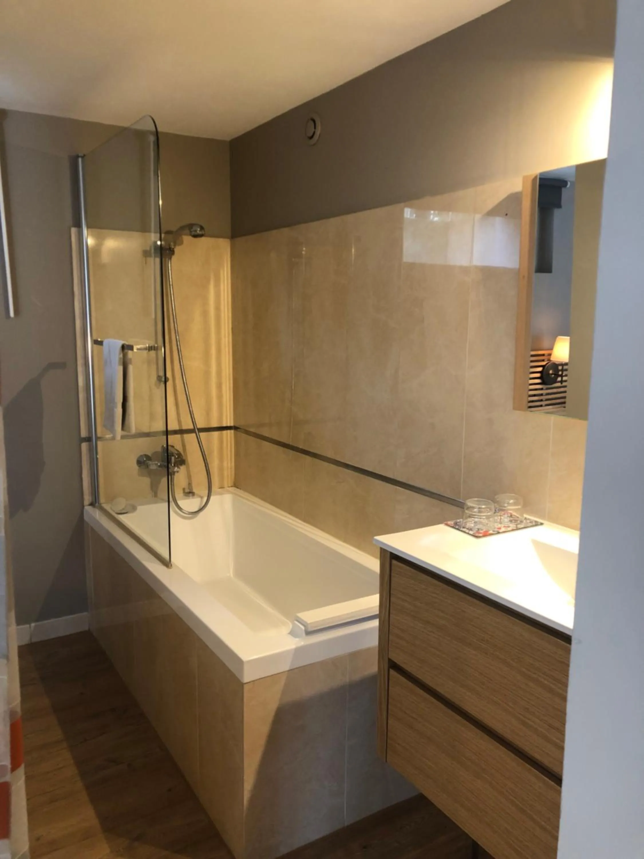 Bathroom in Couette et Café