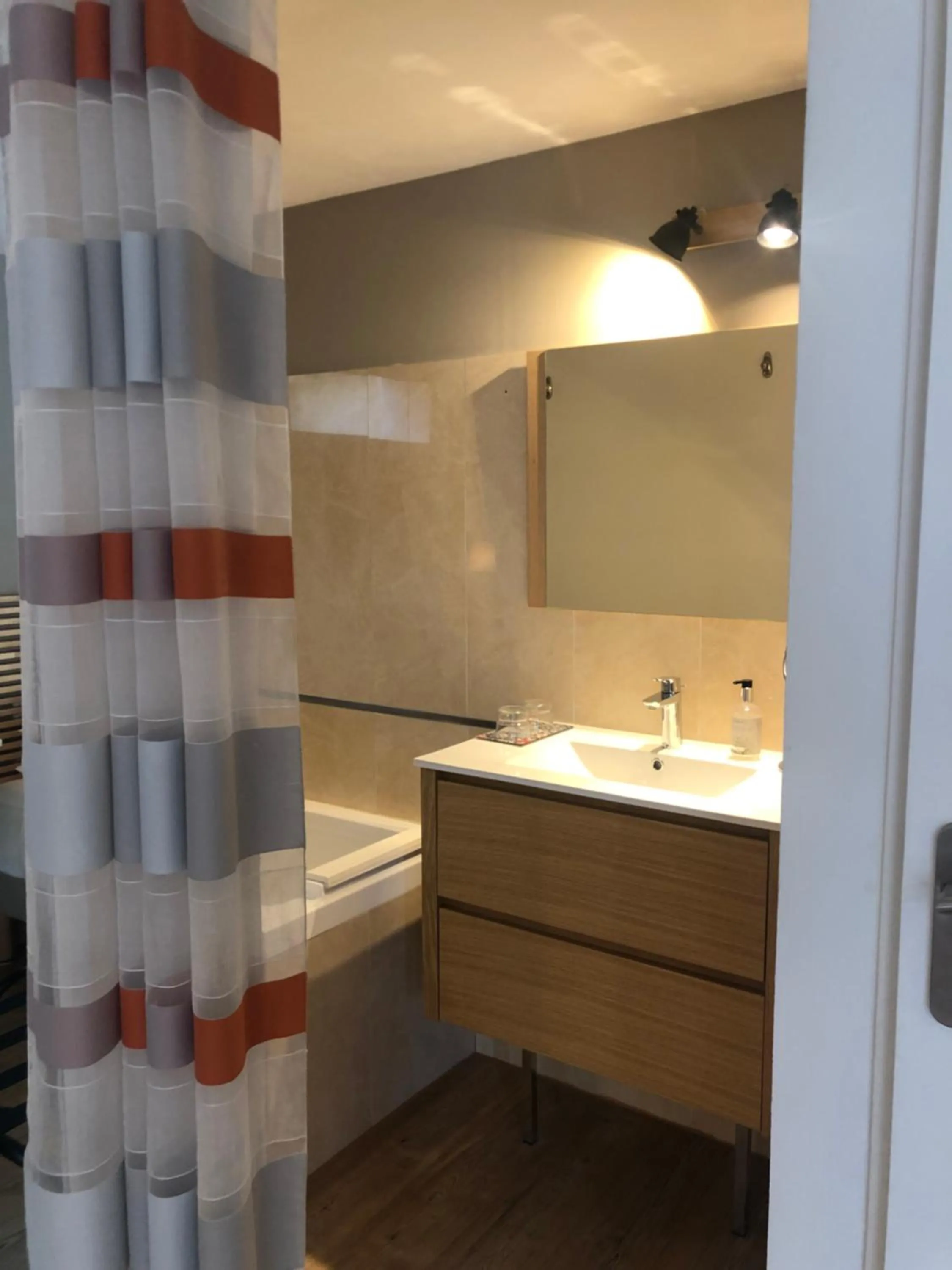 Bathroom in Couette et Café