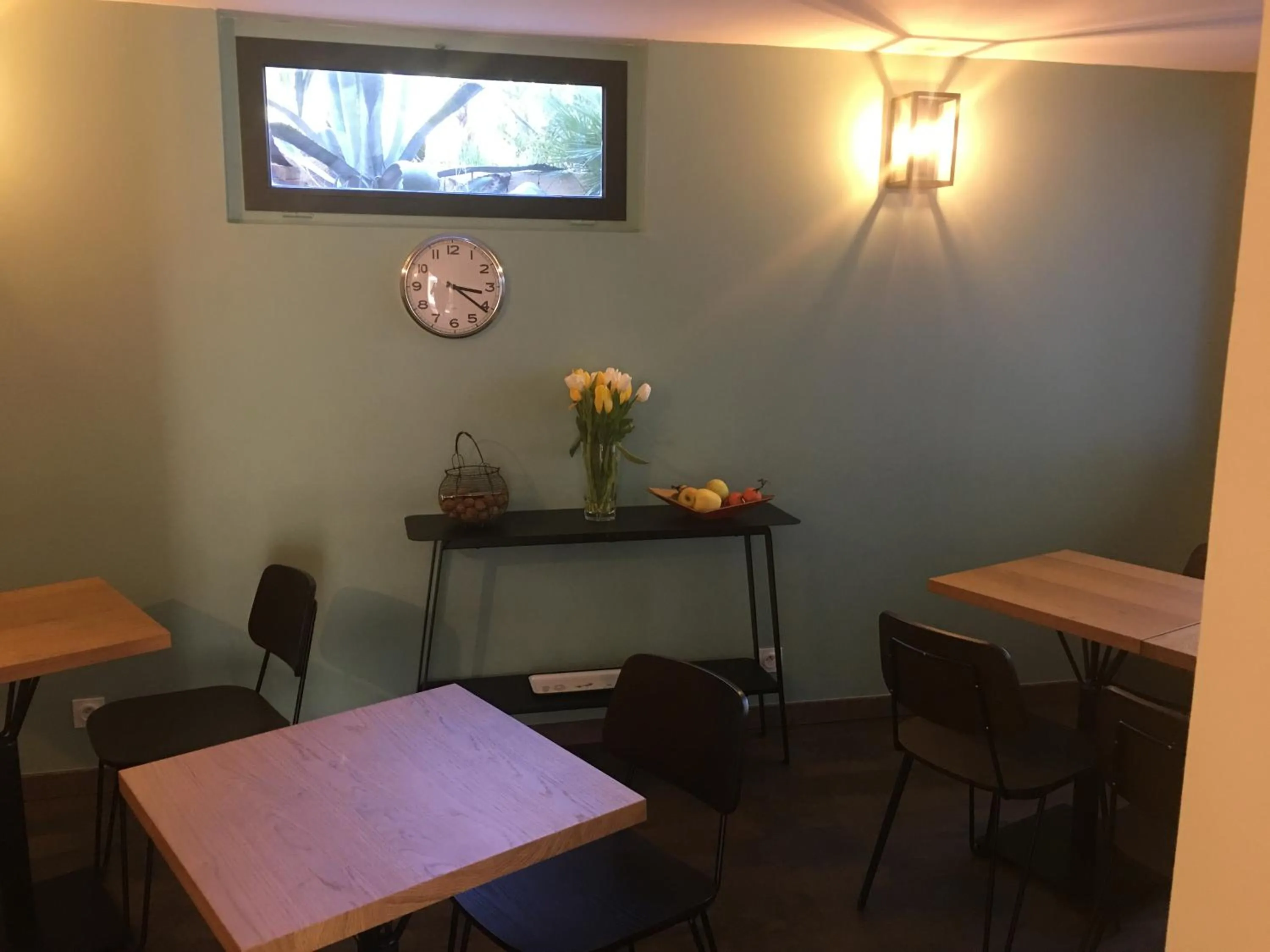 Dining area in Couette et Café