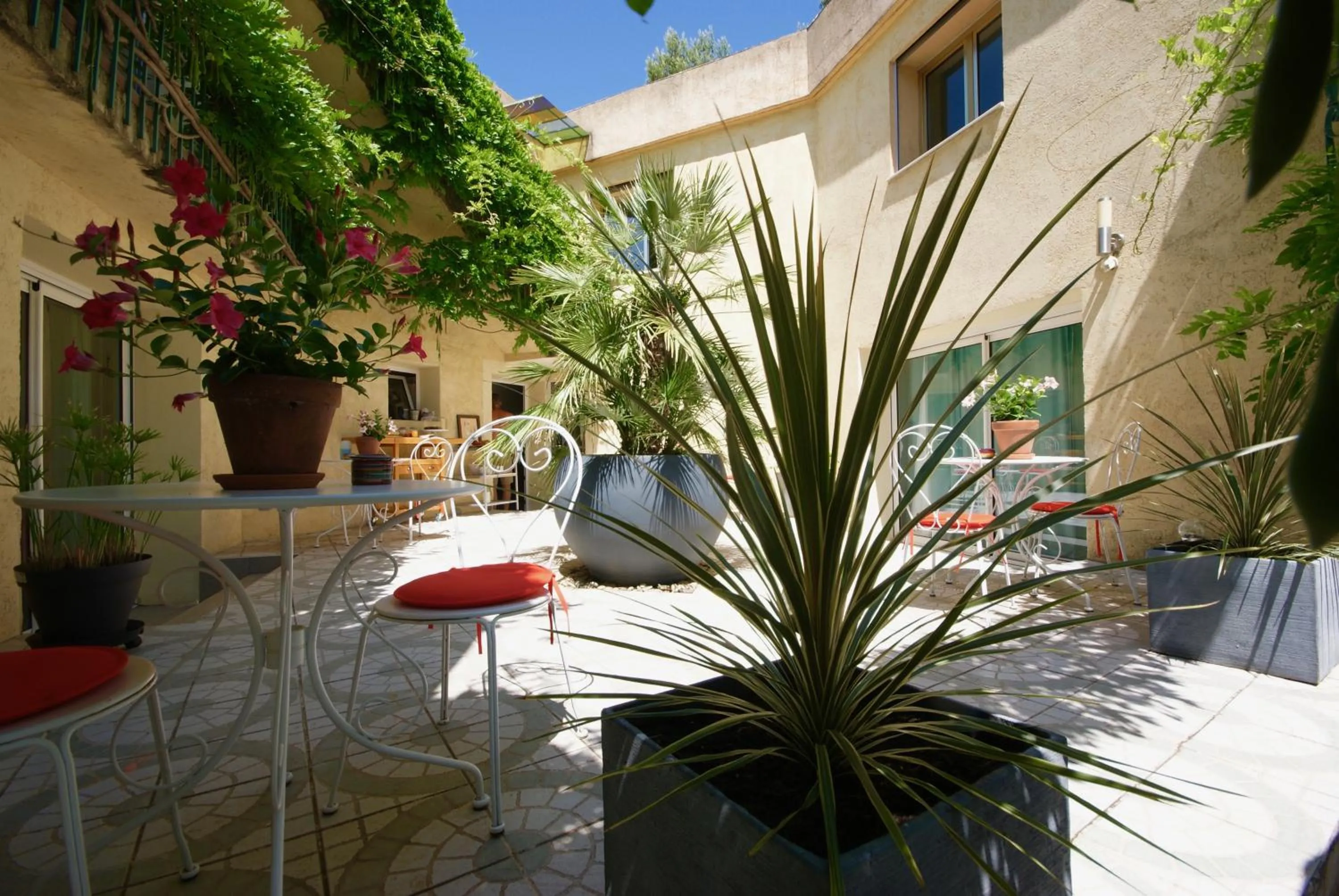 Balcony/Terrace in Couette et Café