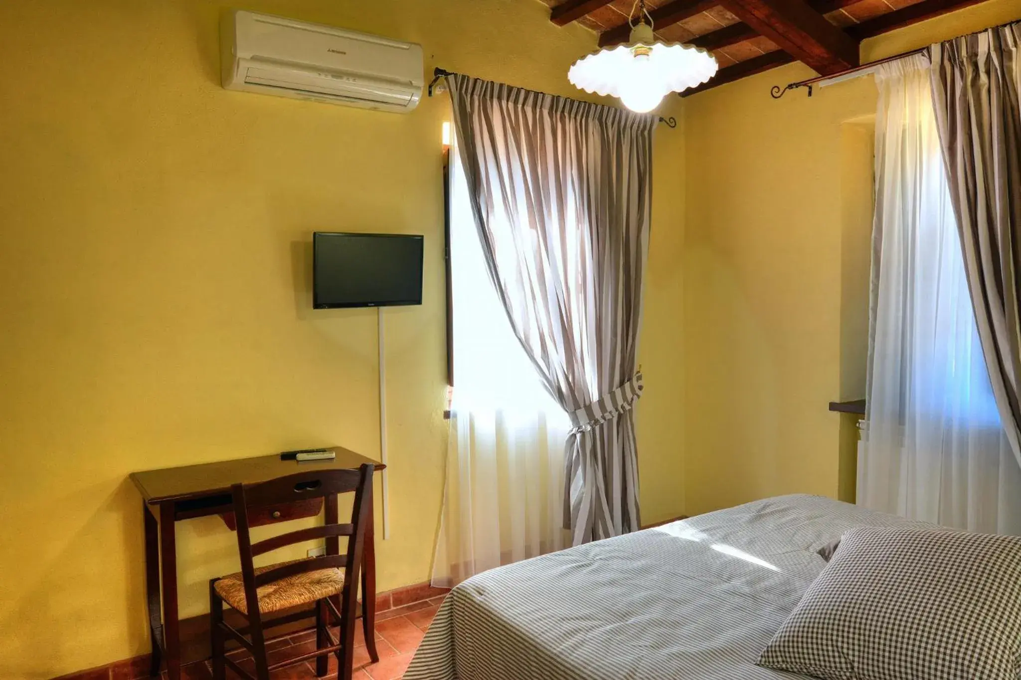 Deluxe Double Room with Two Double Beds in Agriturismo Fraschetta Deluxe Double Room with Two Double Beds in Agriturismo Fraschetta