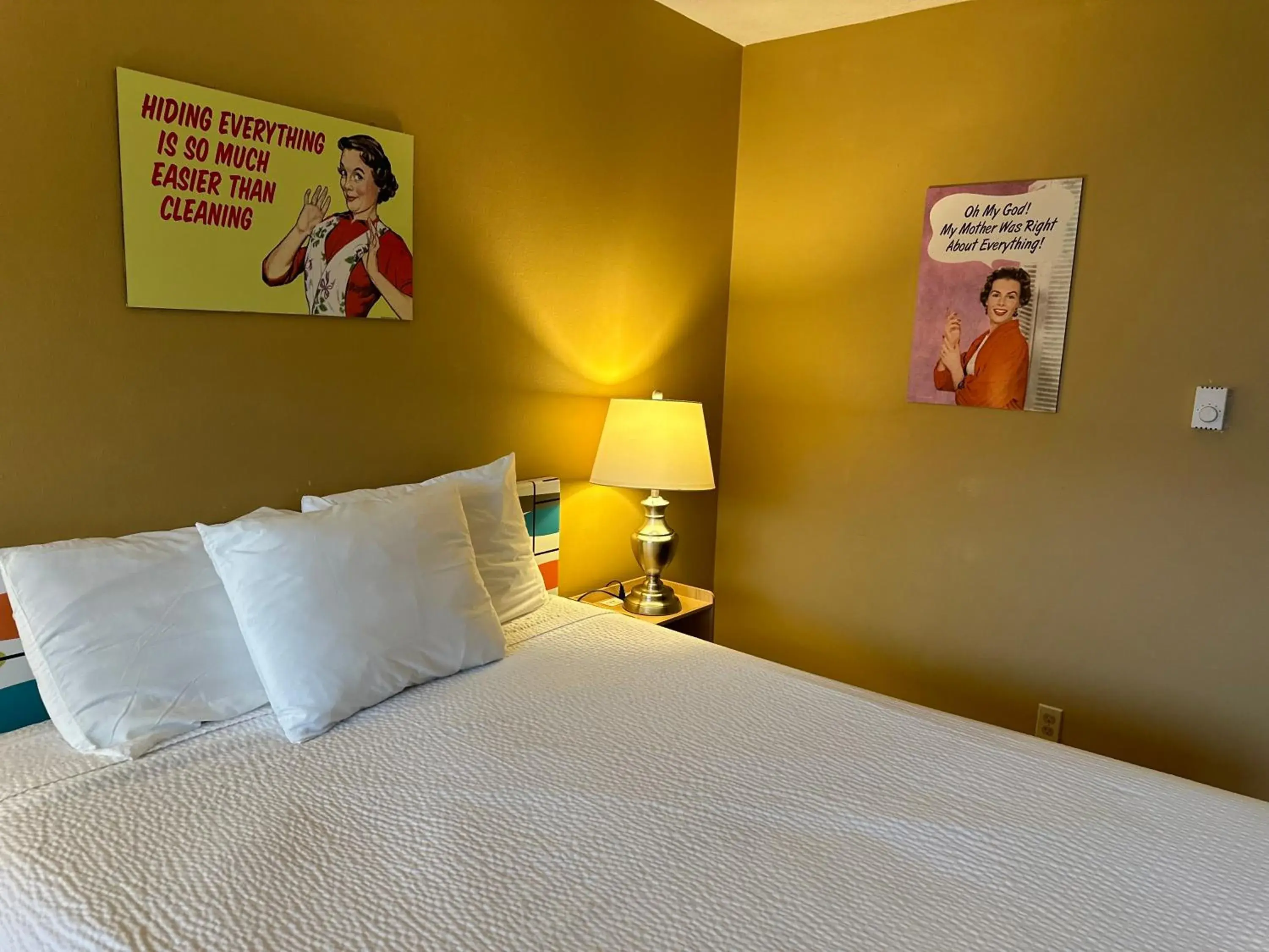 Queen Room in Atomic Motel Queen Room in Atomic Motel