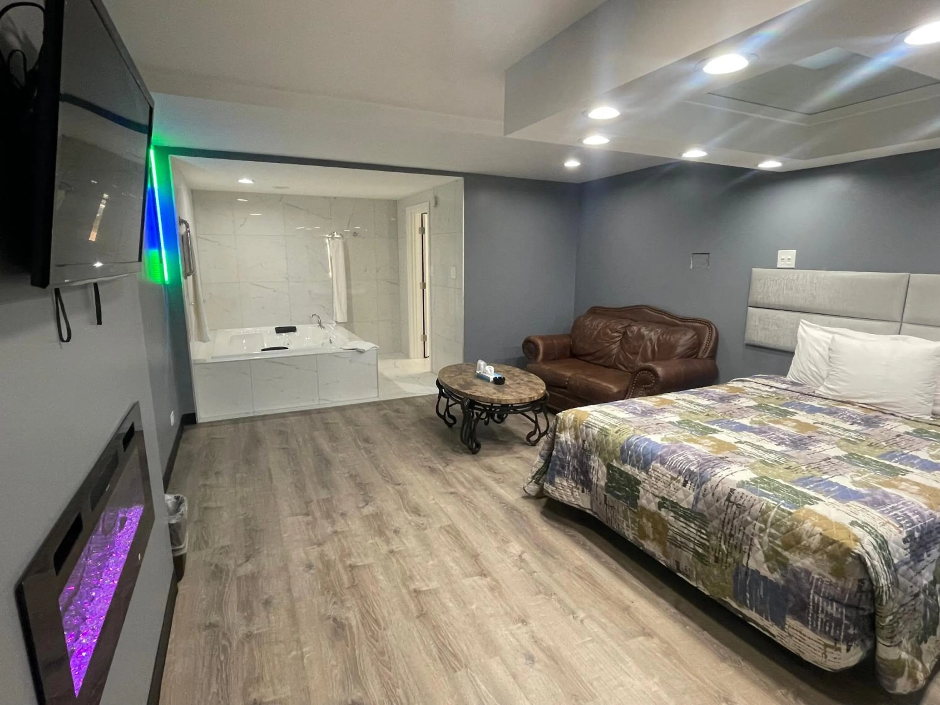Midway Inn & Suites