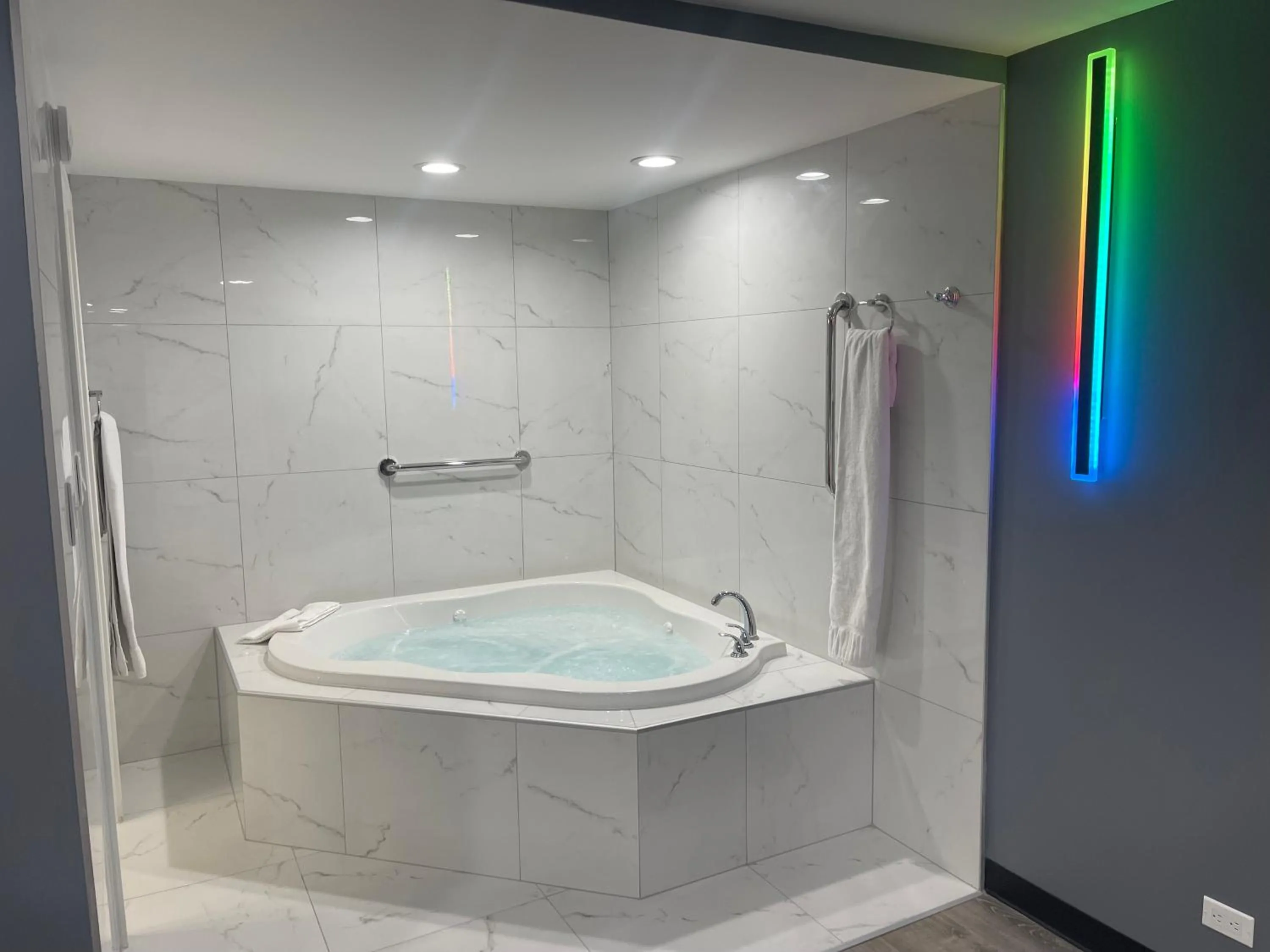 Midway Inn & Suites