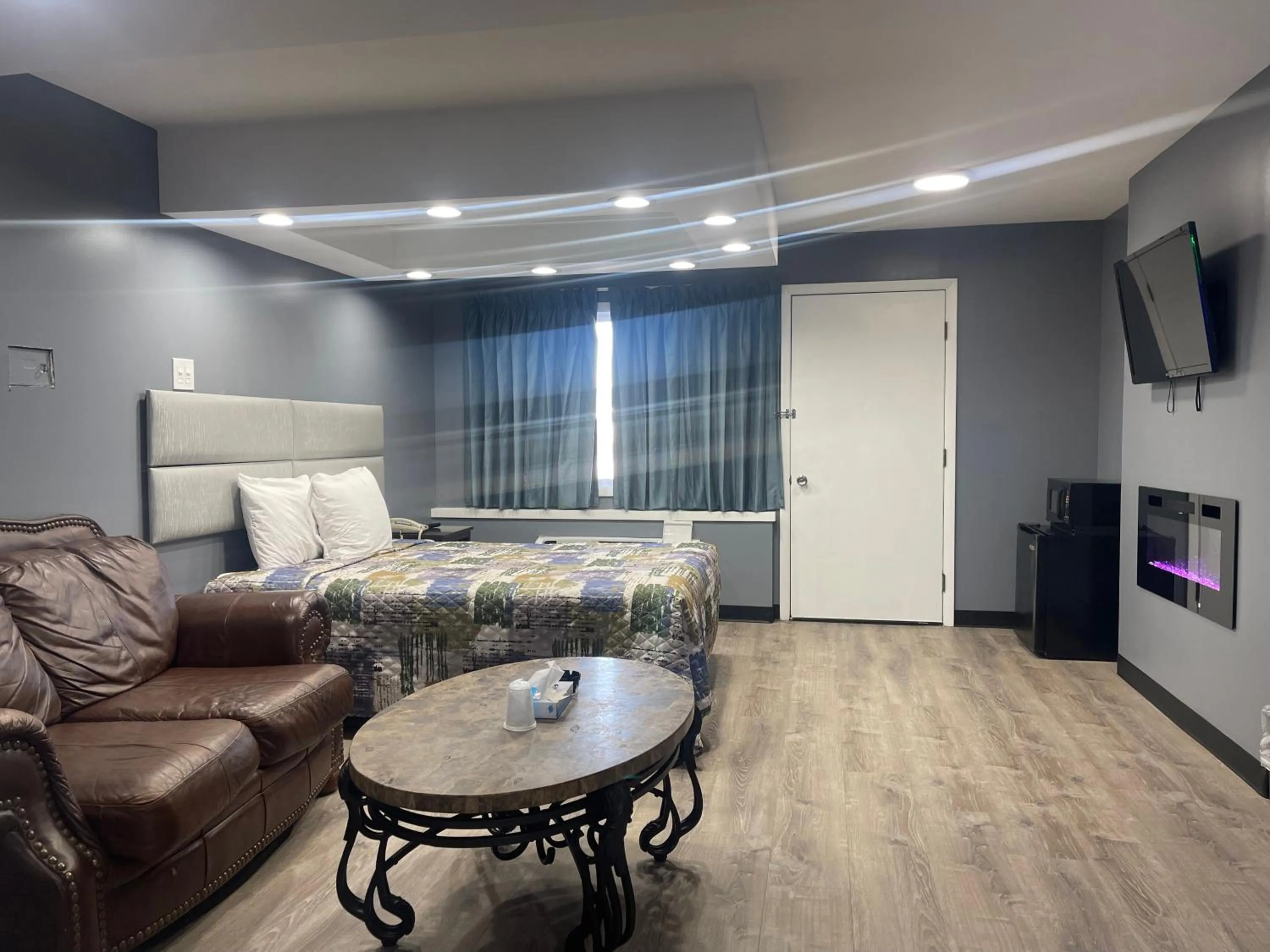 Midway Inn & Suites