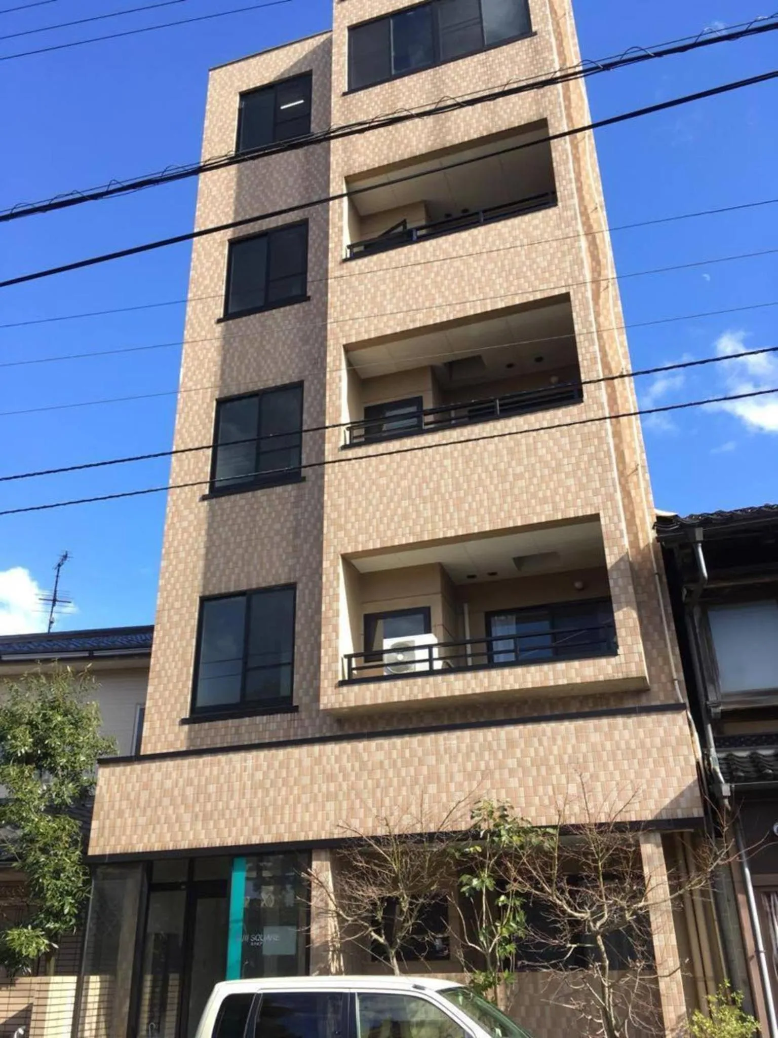 Facade/entrance in Riverside 旅音