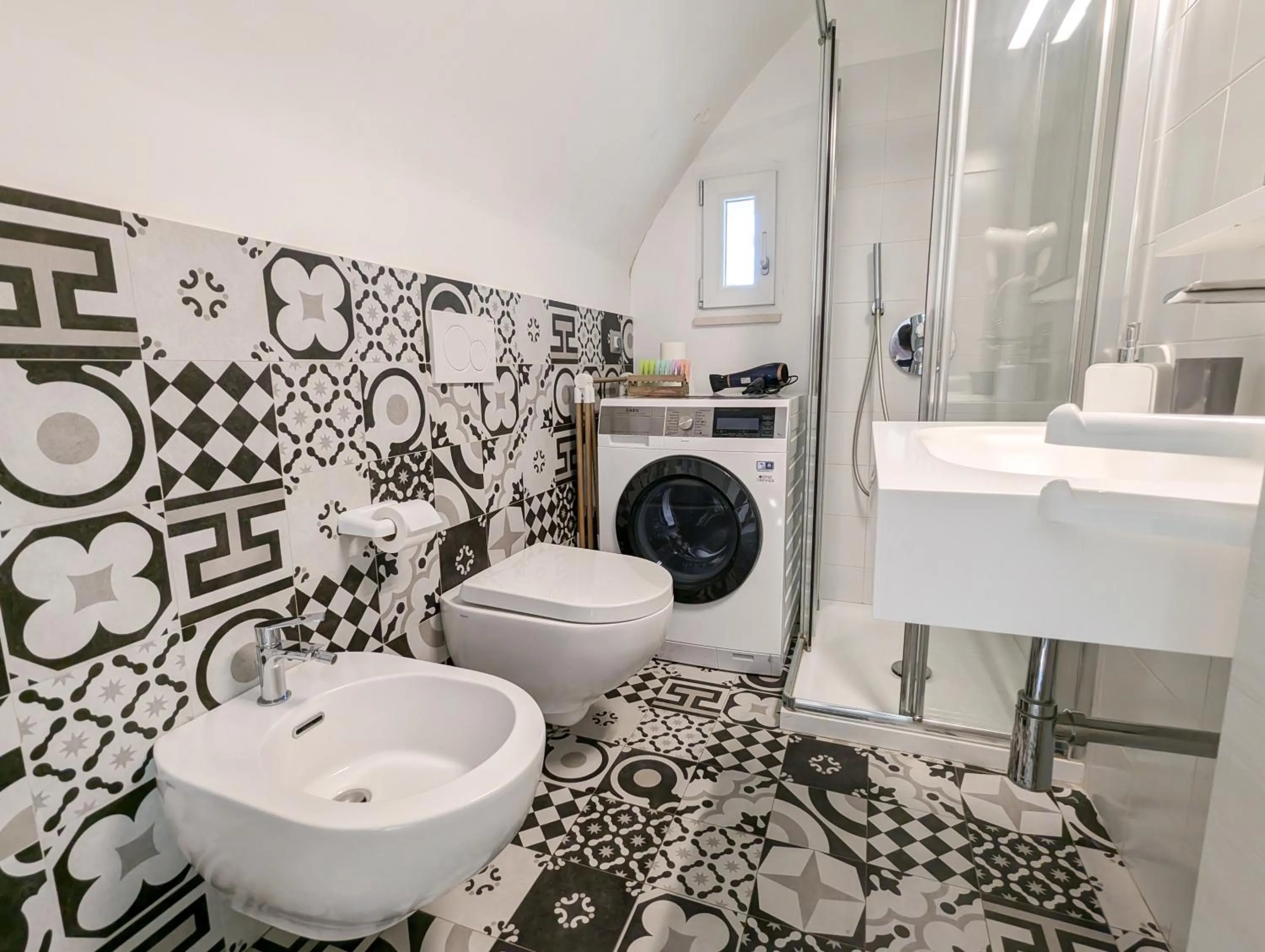 Shower in Il Peccato Originale