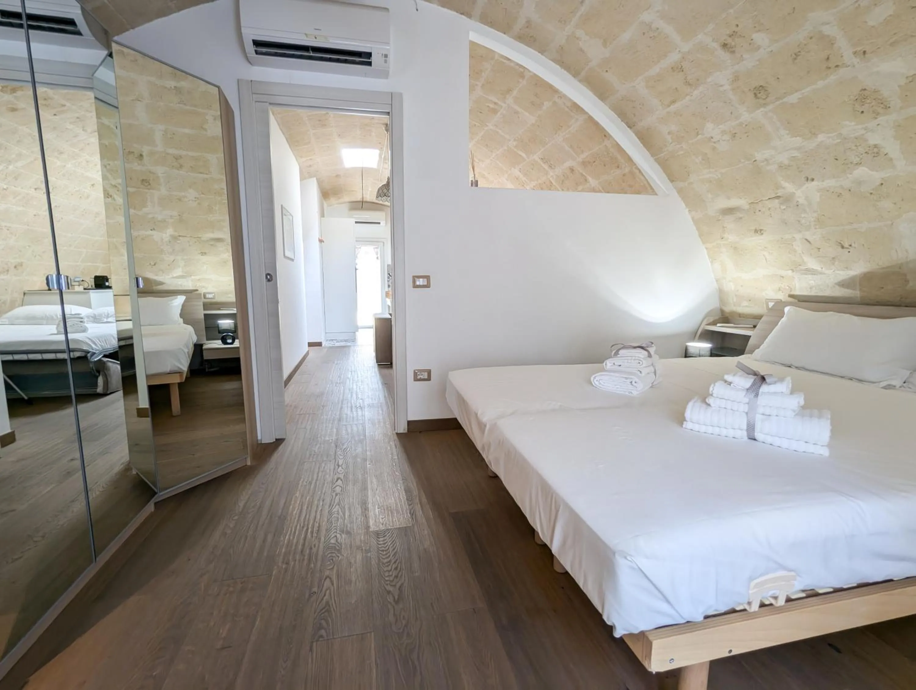 Bedroom, Bed in Il Peccato Originale