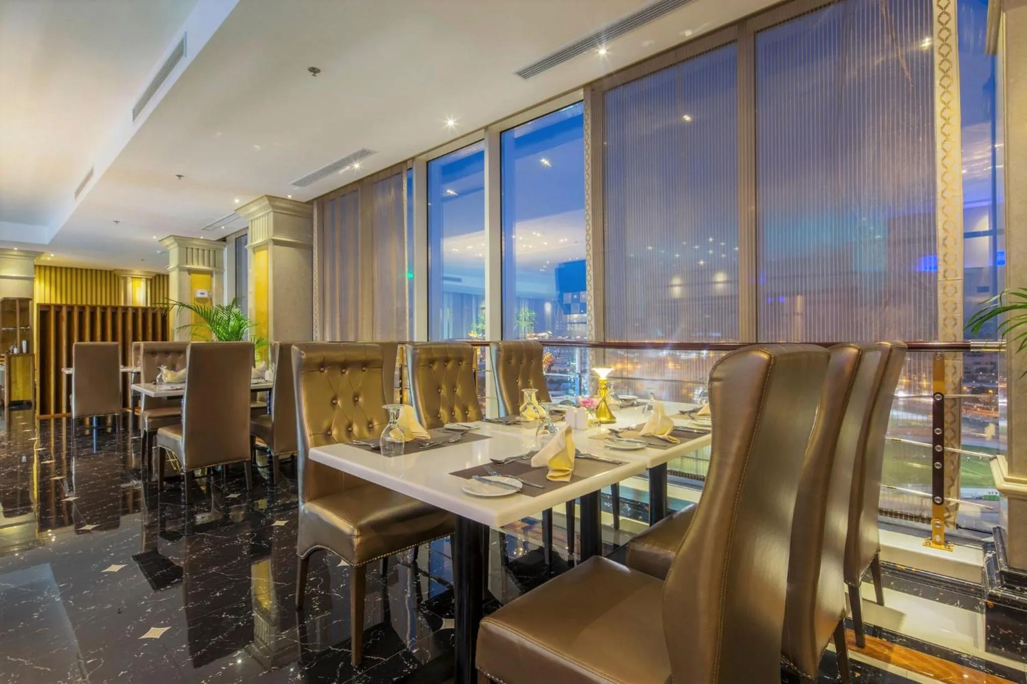 Restaurant/places to eat in Al Ahsa Grand Serviced Apartment