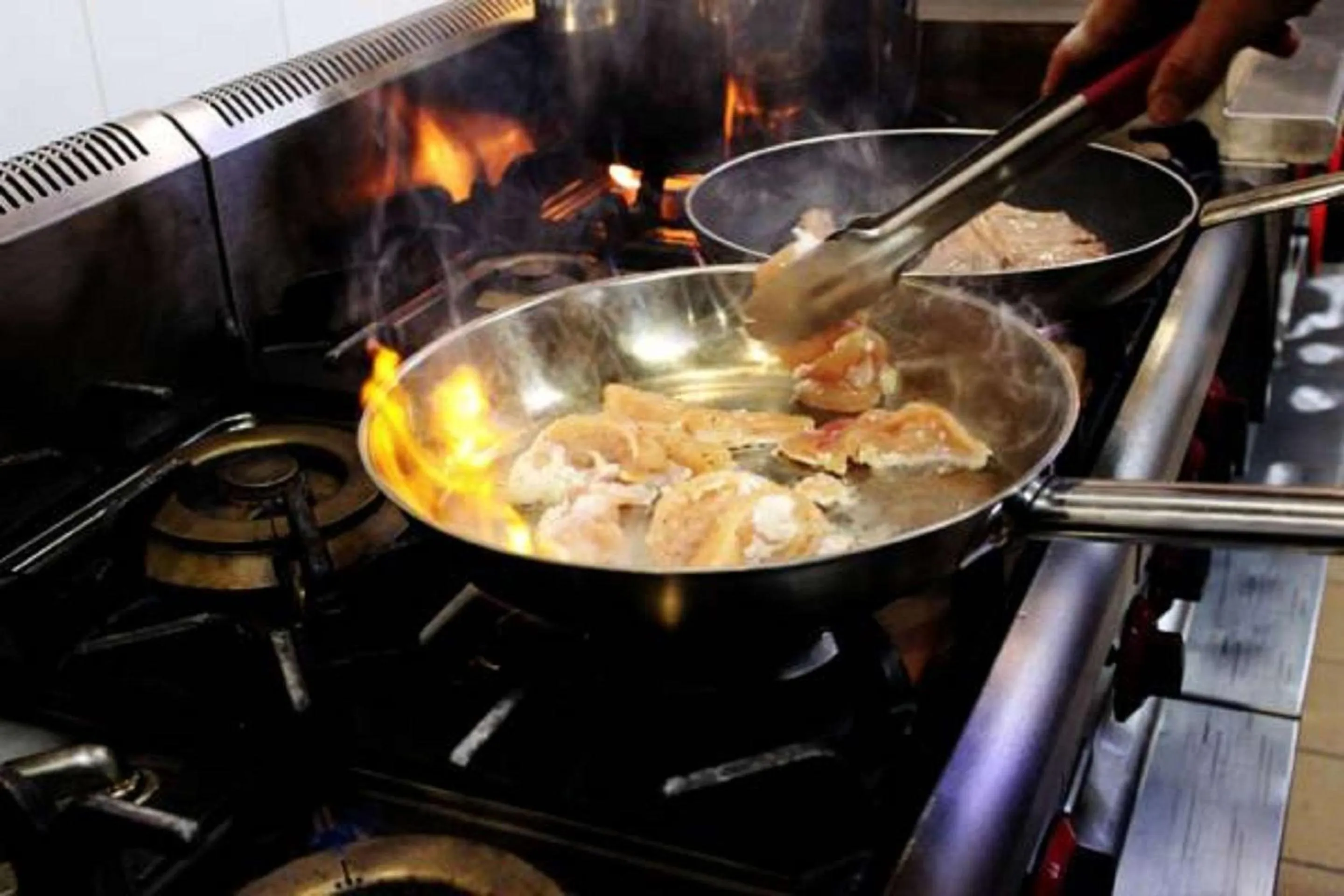 Restaurant/places to eat in Al Ahsa Grand Serviced Apartment