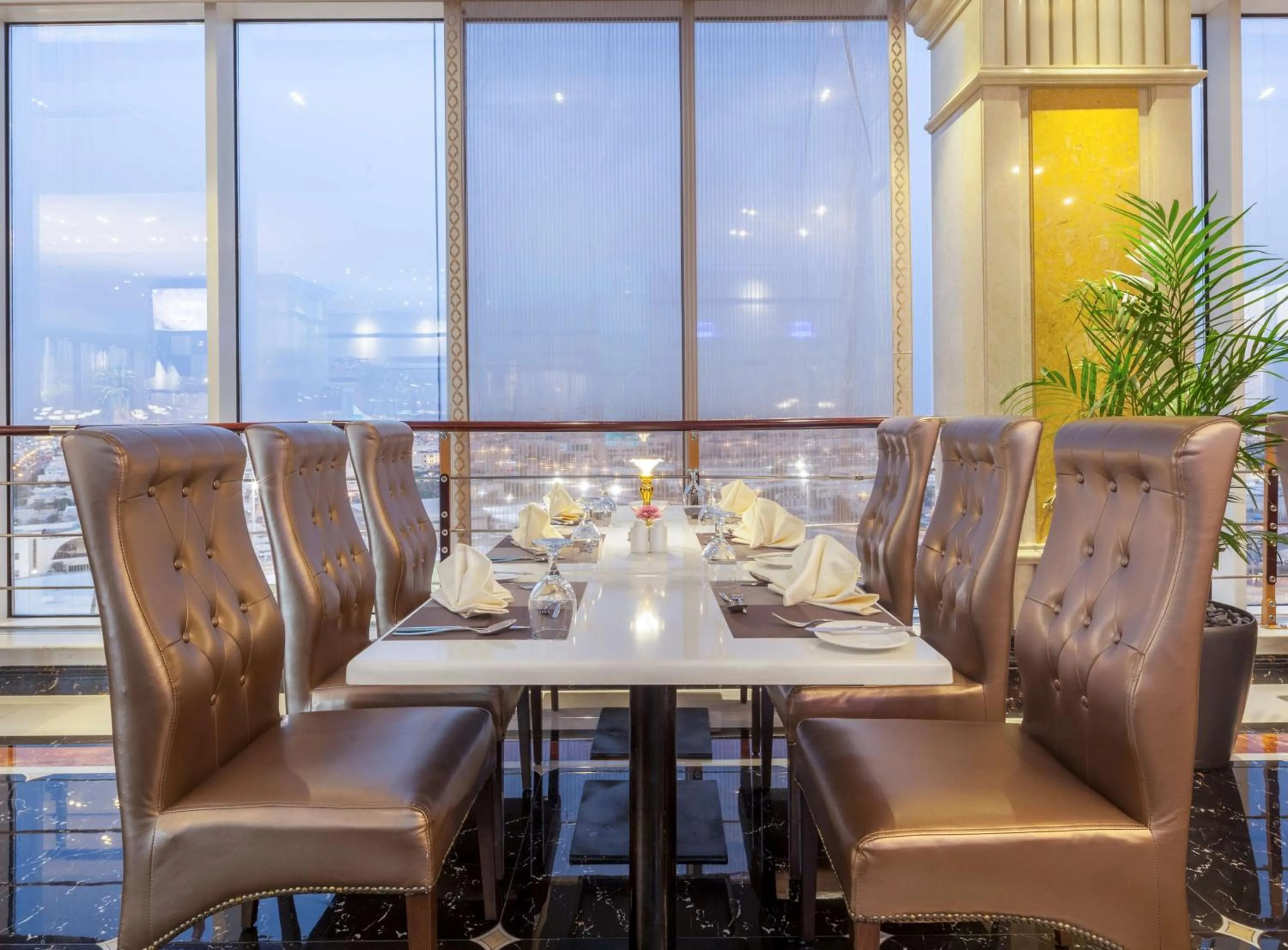 Restaurant/places to eat in Al Ahsa Grand Serviced Apartment