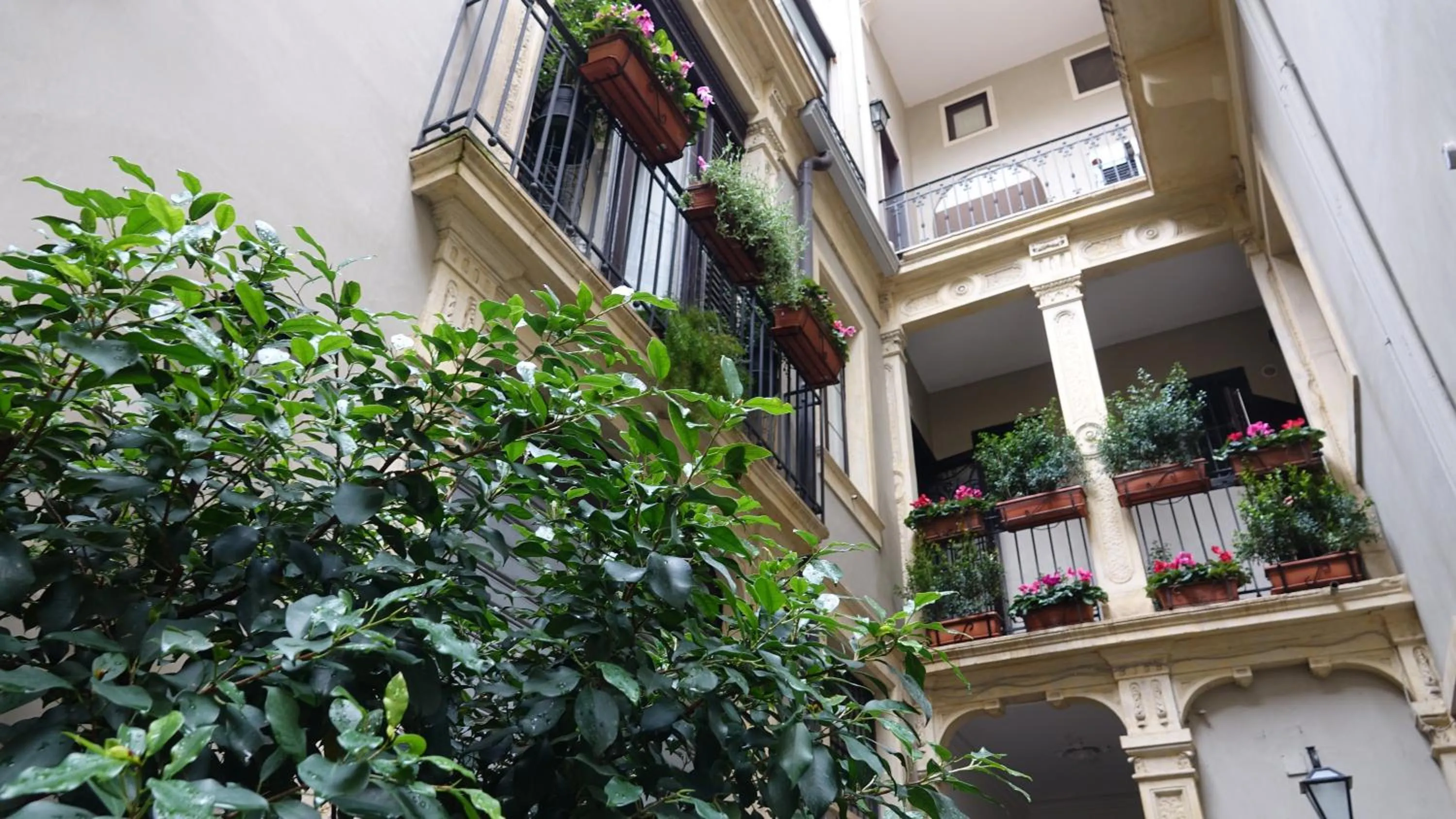 Facade/entrance in House Vintage