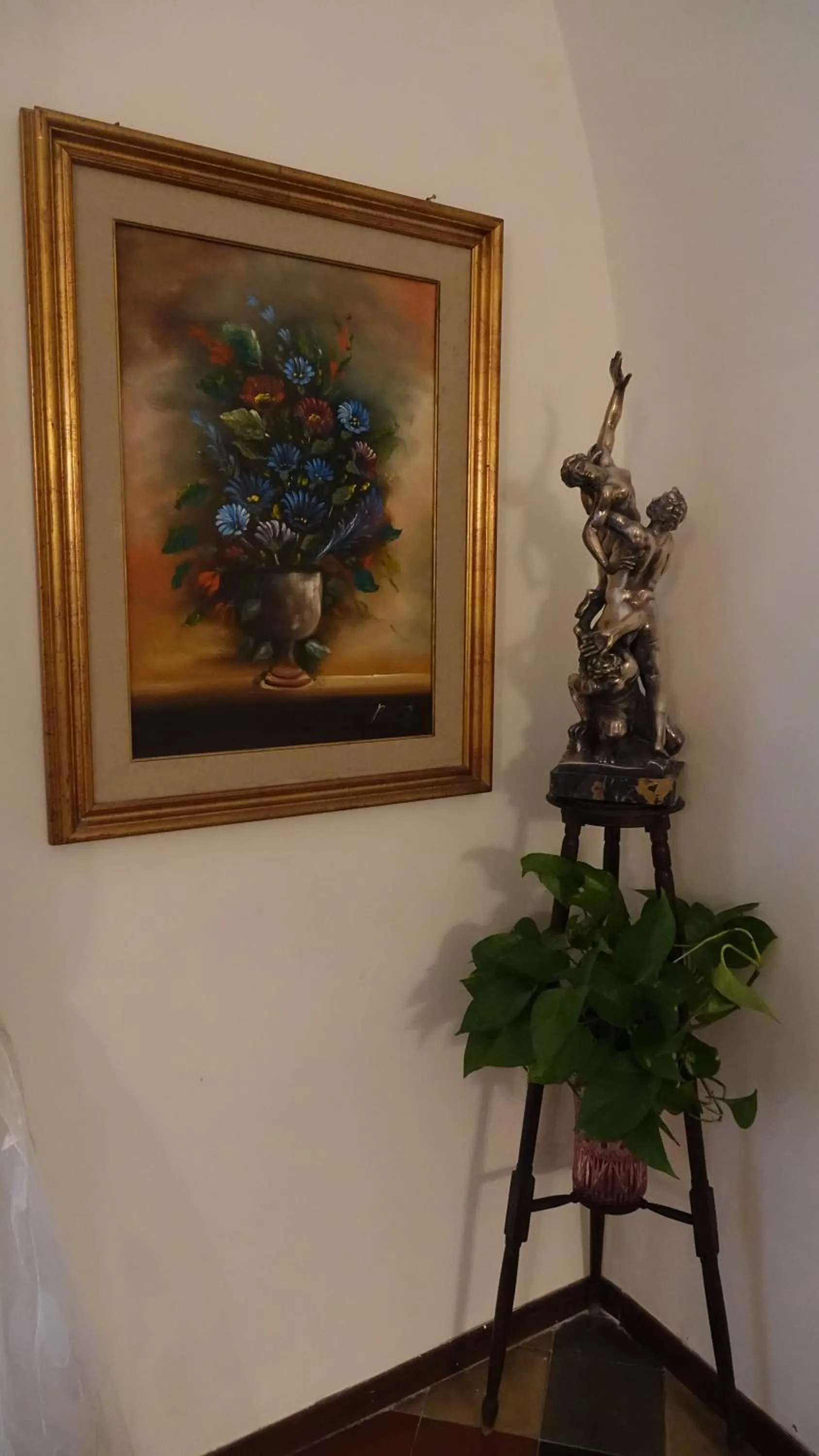 Decorative detail in House Vintage