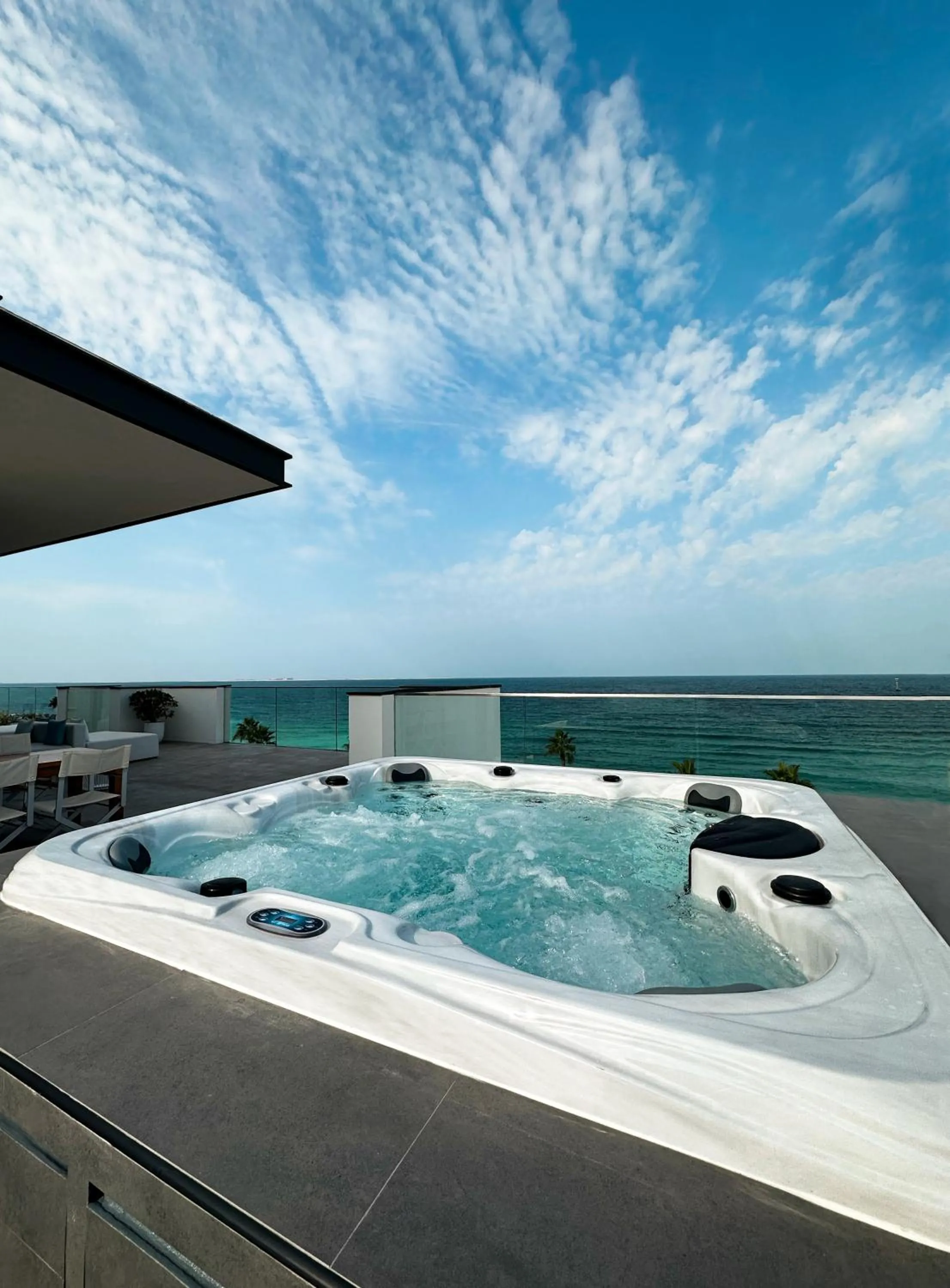 Hot Tub in Nikki Beach Resort & Spa Dubai