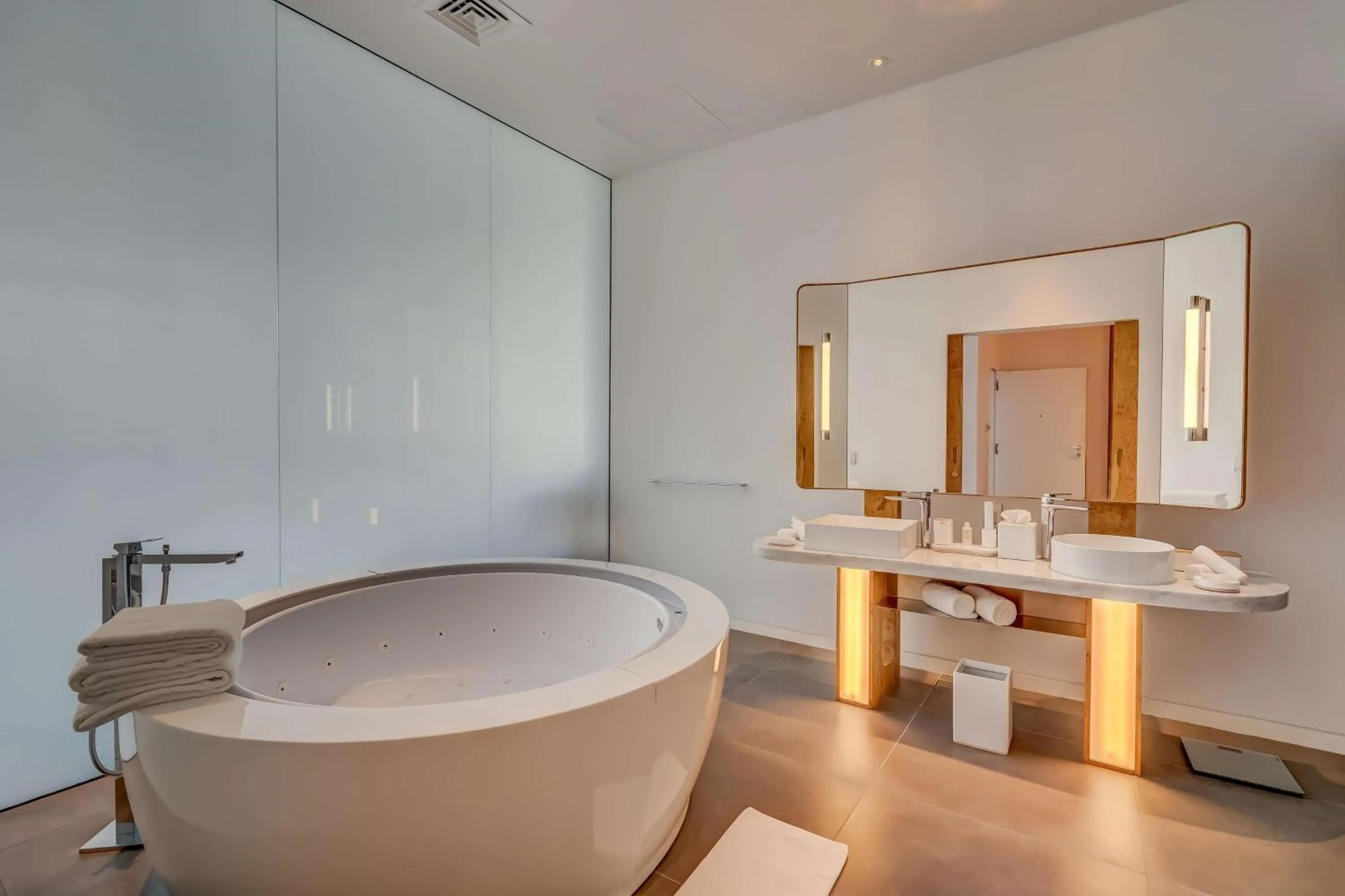 Bathroom in Nikki Beach Resort & Spa Dubai