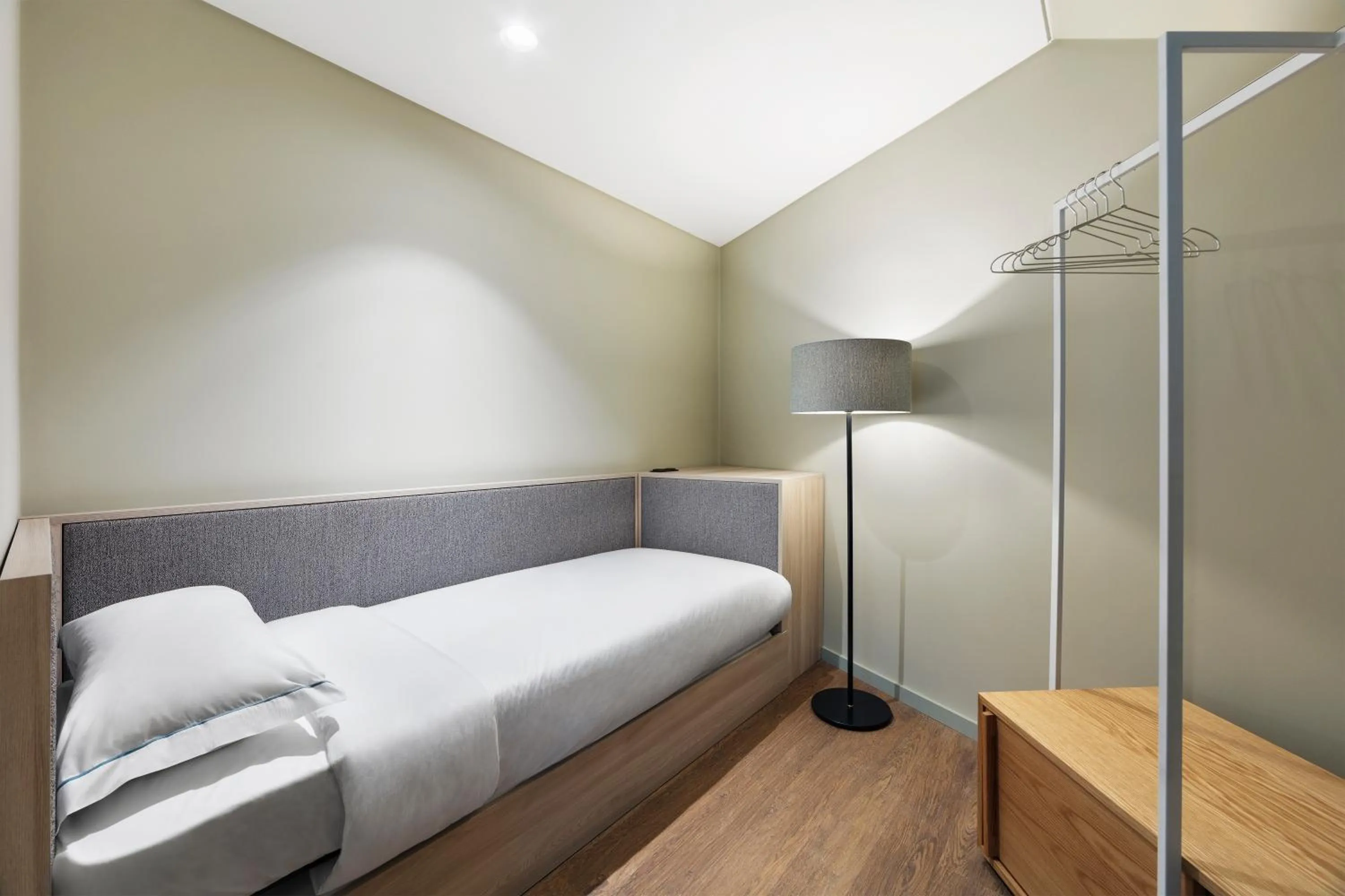 Bedroom, Bed in OnJ S. Lazaro Lisboa