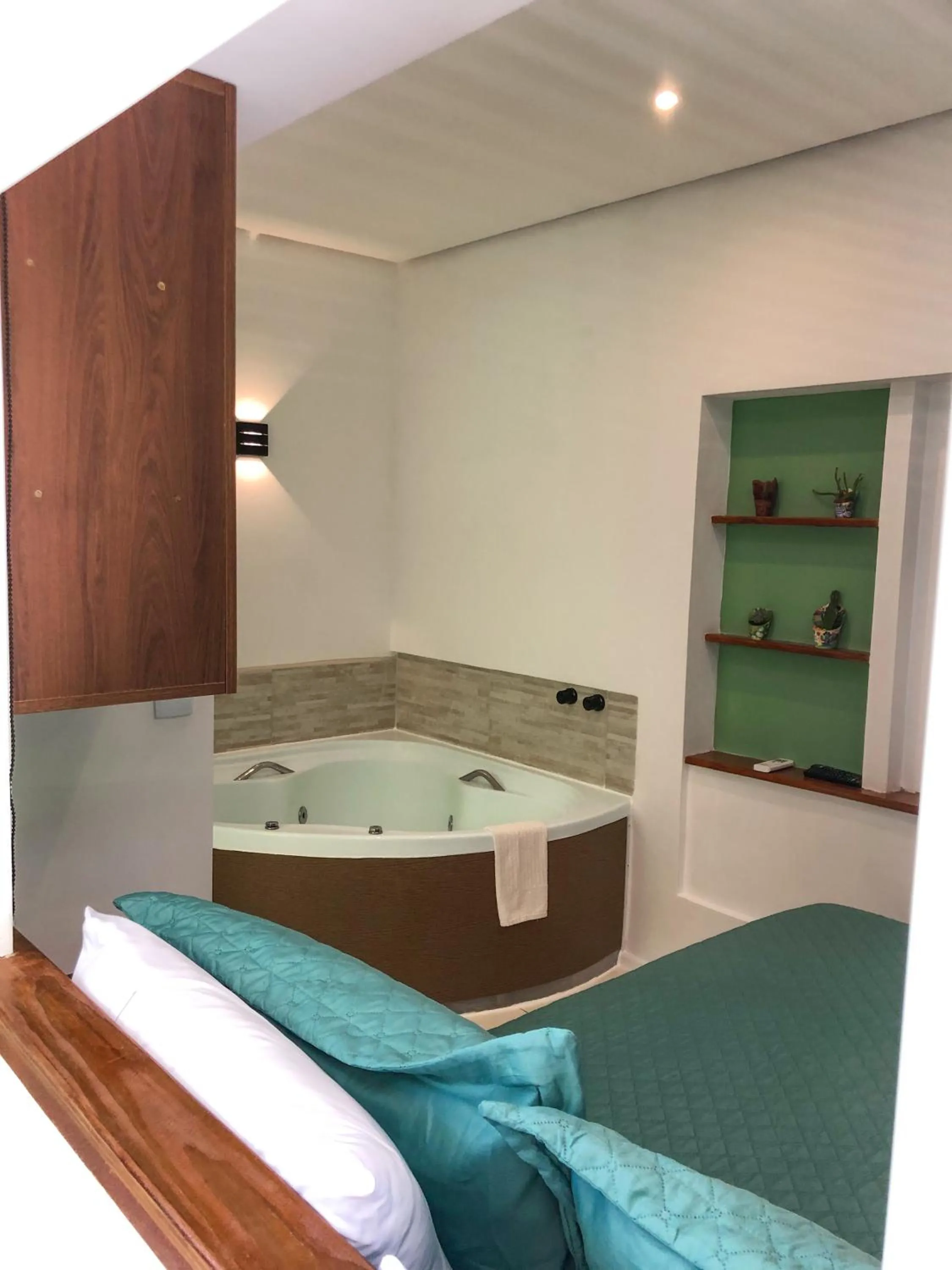 Hot Tub, Bed in Casa Figueira na Pedra - SPA Suites