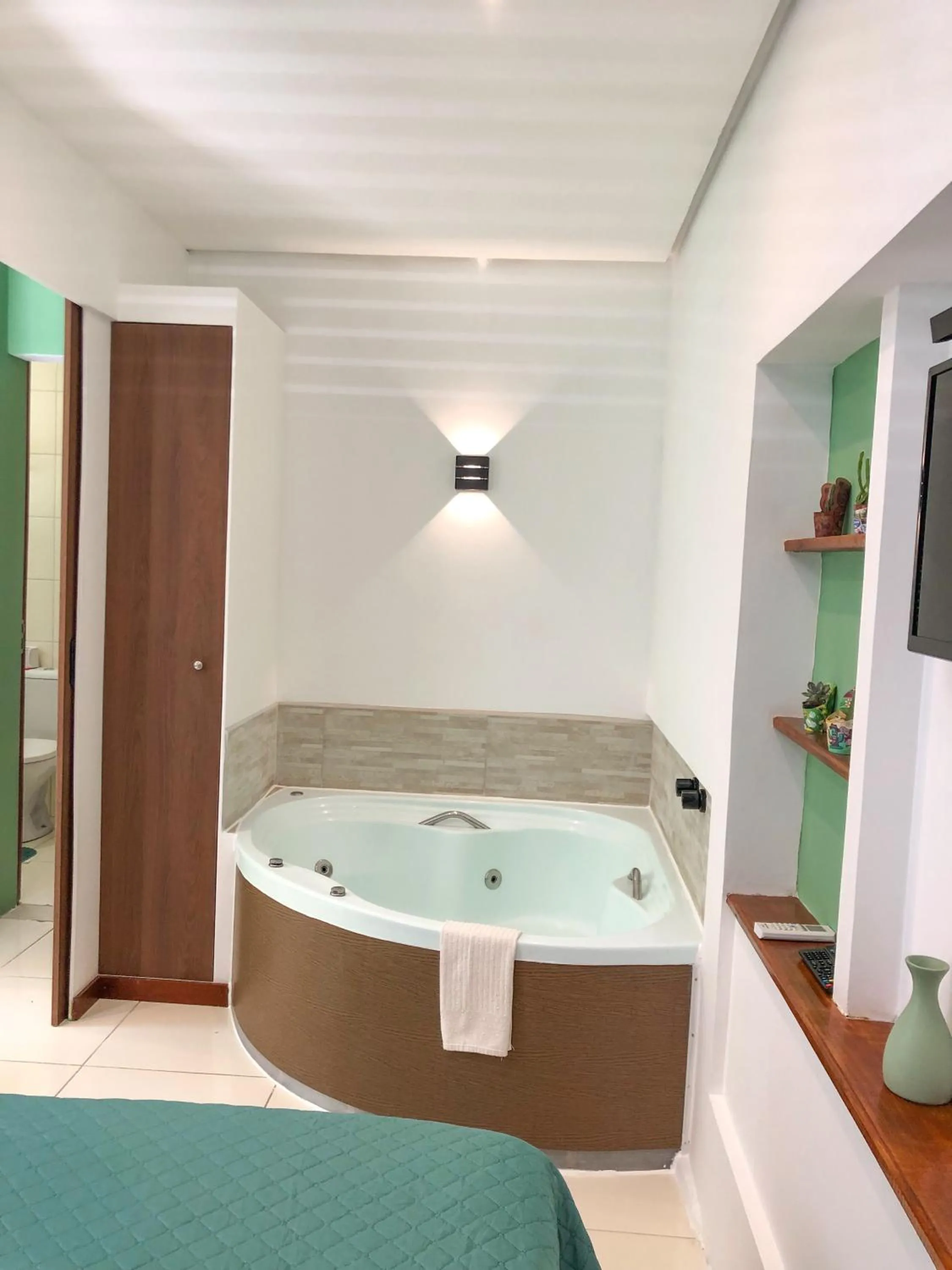 Hot Tub, Bed in Casa Figueira na Pedra - SPA Suites