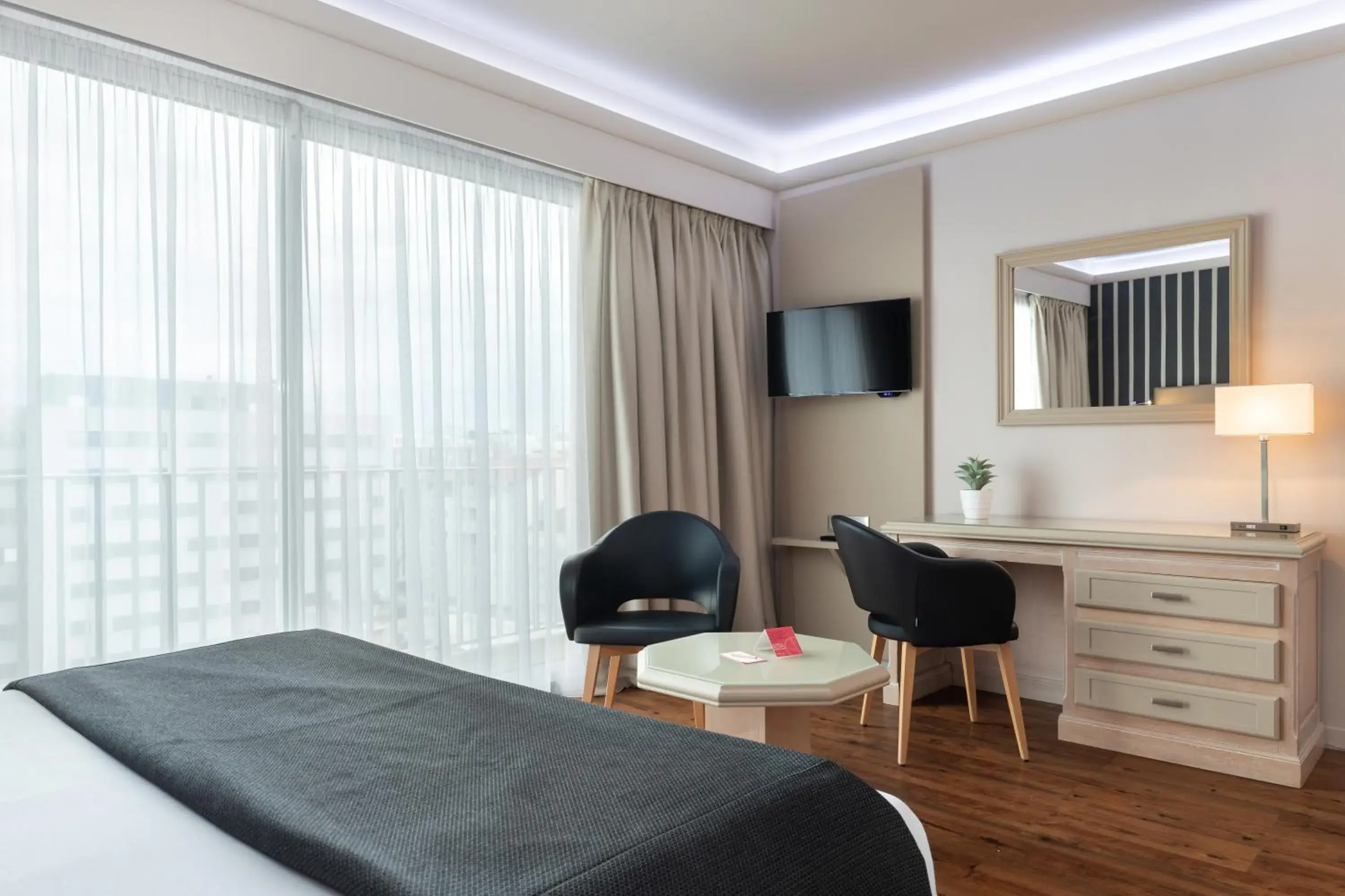 Photo of the whole room, Bed in Hôtel Charlemagne by Happyculture Photo of the whole room, Bed in Hôtel Charlemagne by Happyculture