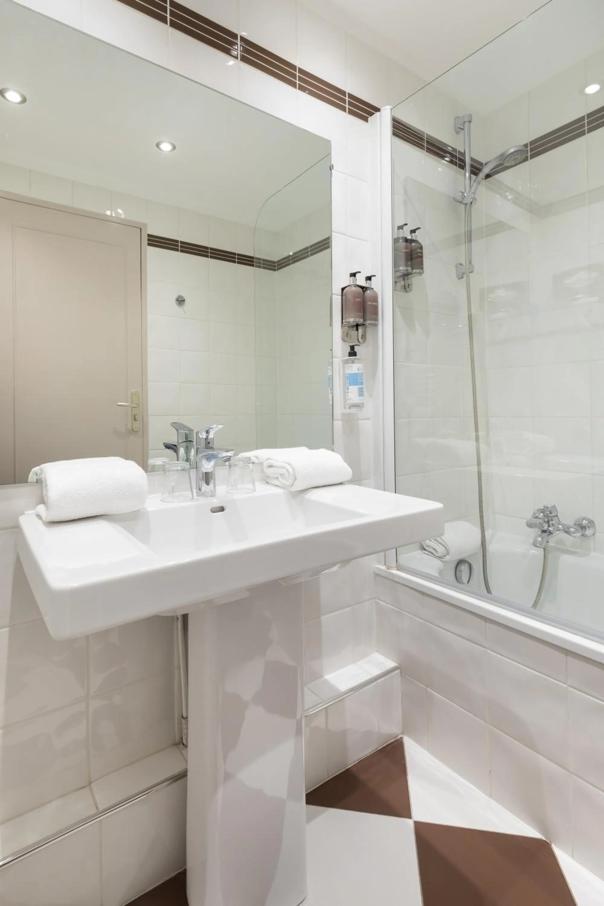 Bathroom in Hôtel Charlemagne by Happyculture