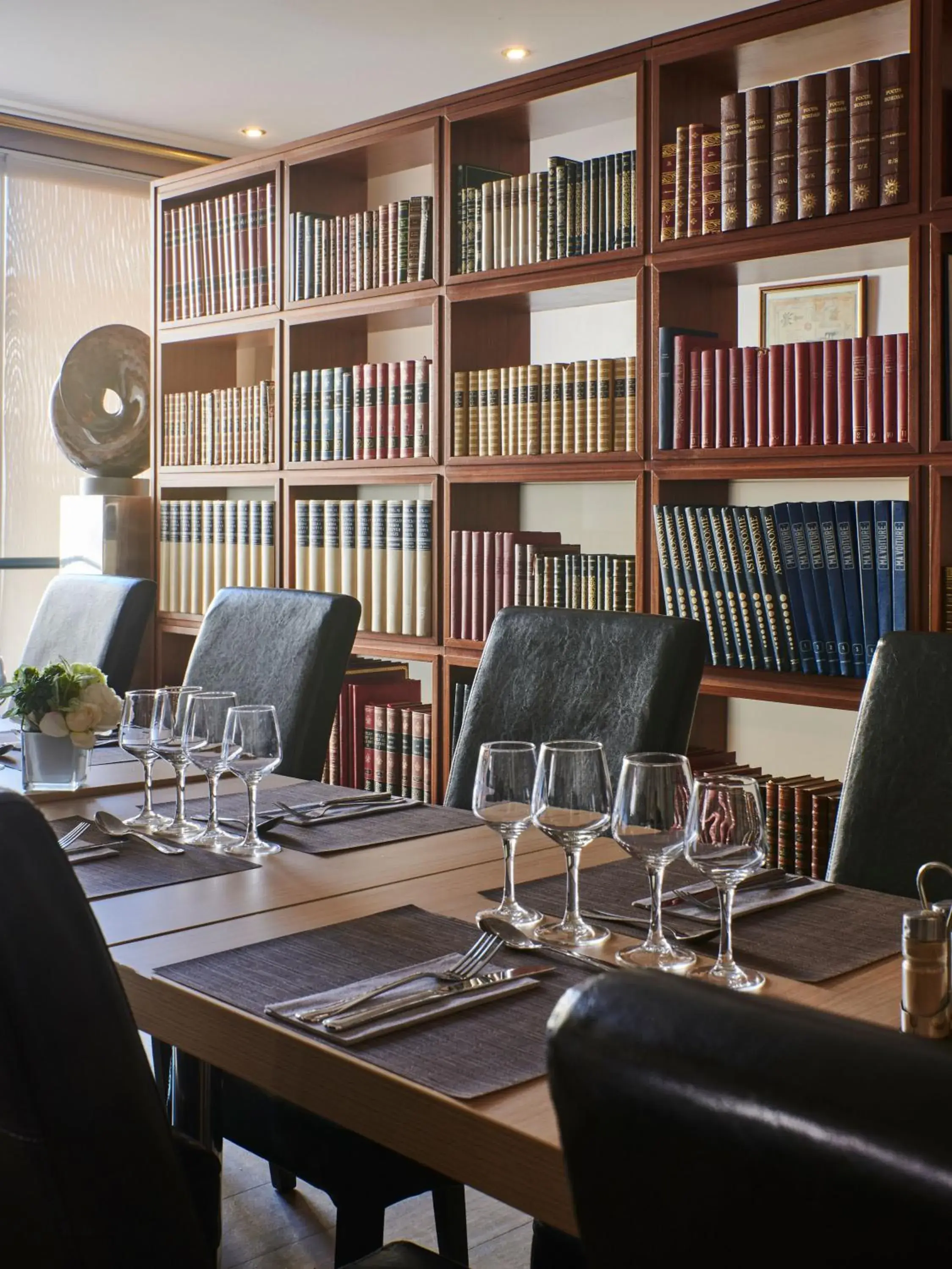 Restaurant/places to eat in Hôtel Charlemagne by Happyculture Restaurant/places to eat in Hôtel Charlemagne by Happyculture