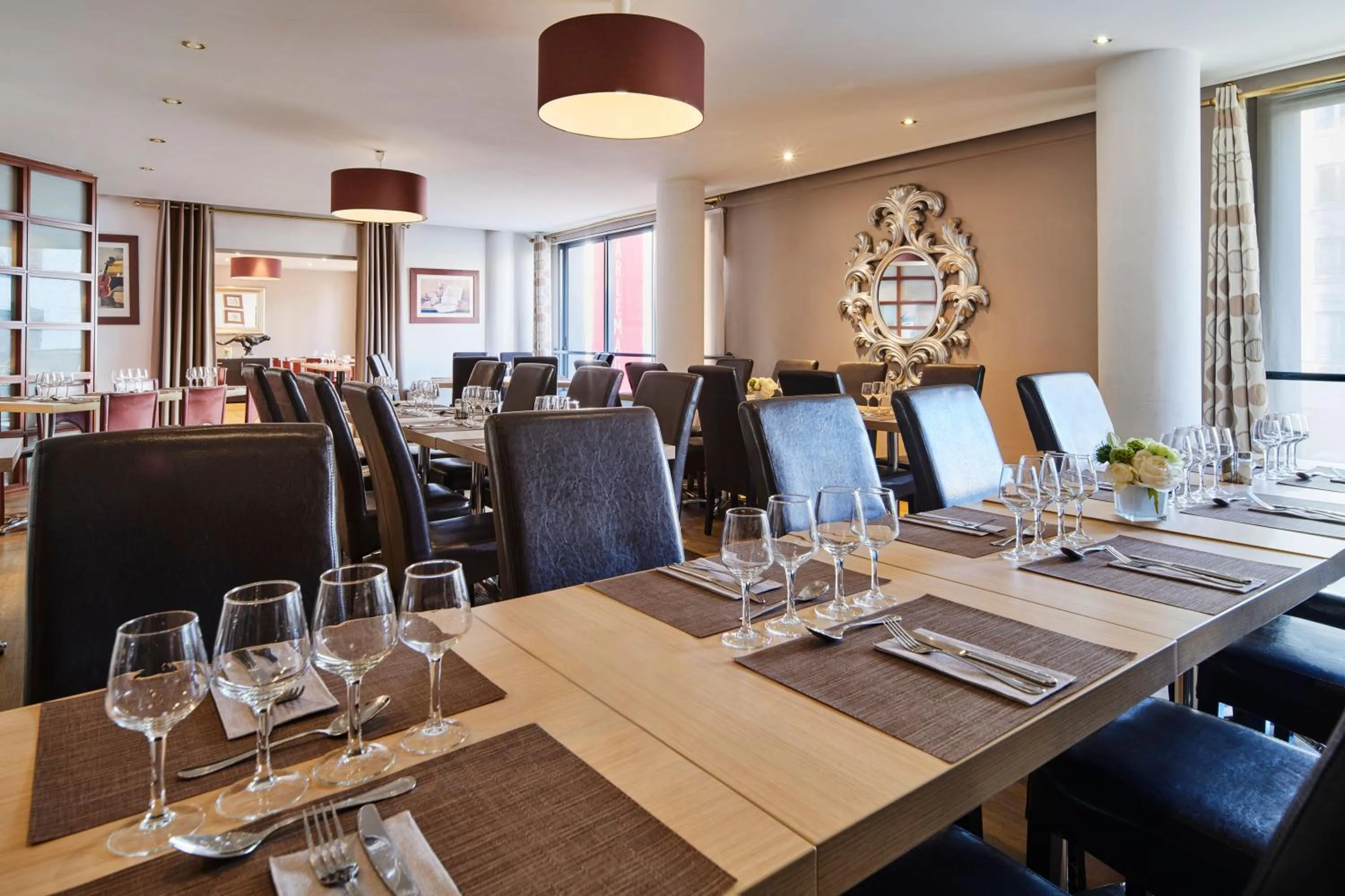 Restaurant/places to eat in Hôtel Charlemagne by Happyculture