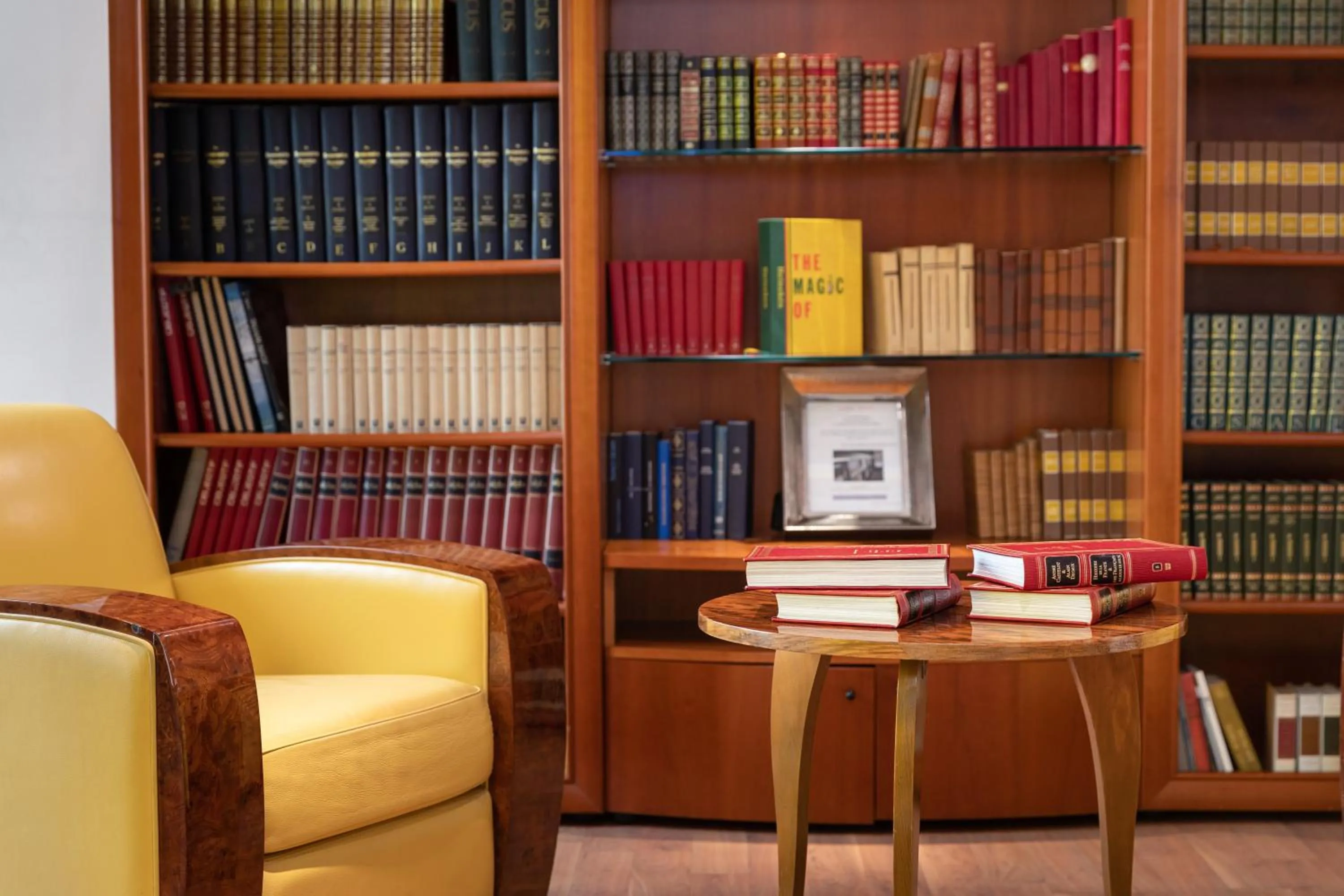 Lobby or reception in Hôtel Charlemagne by Happyculture