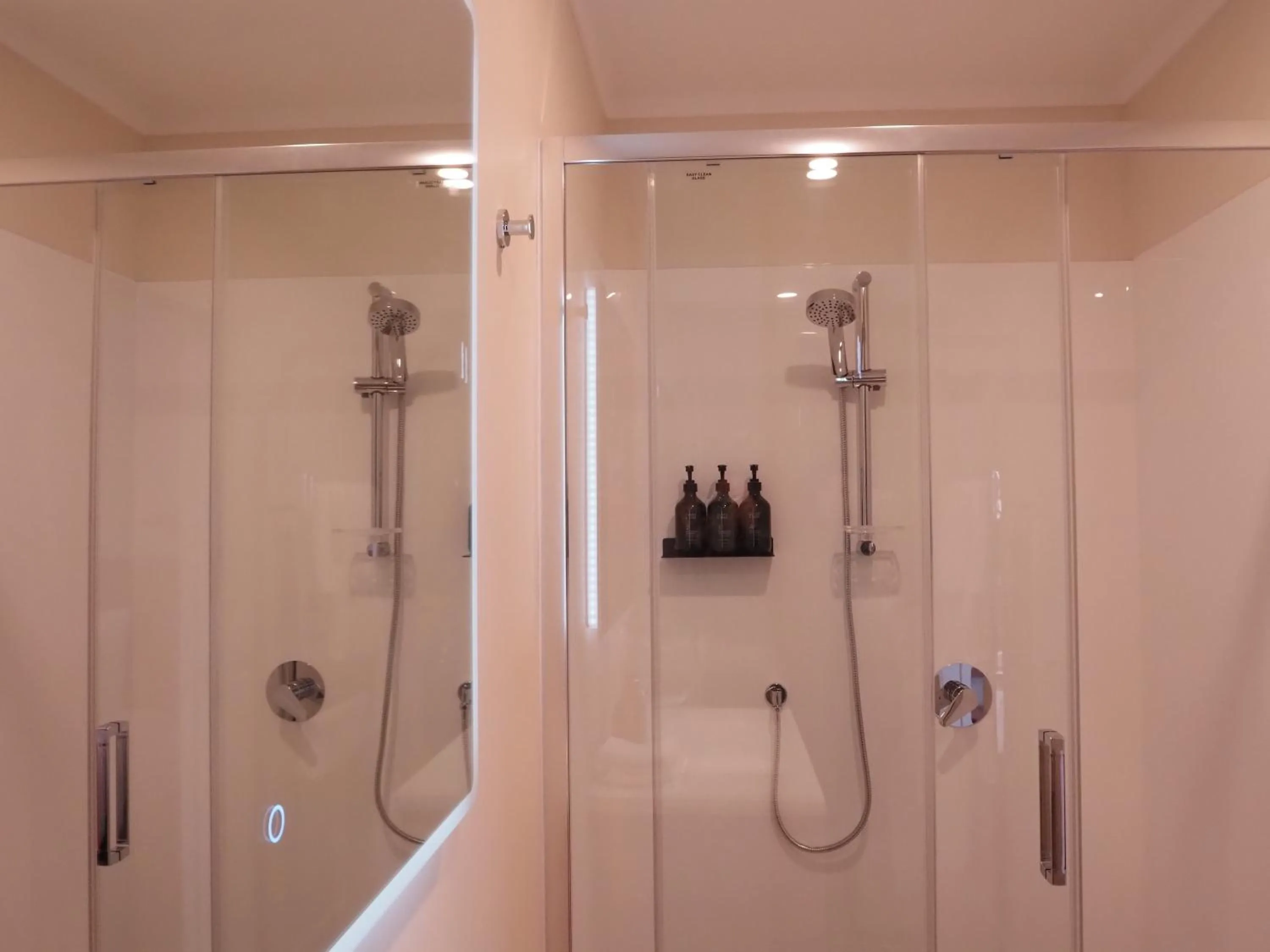 Shower in Tongariro Crossing Lodge