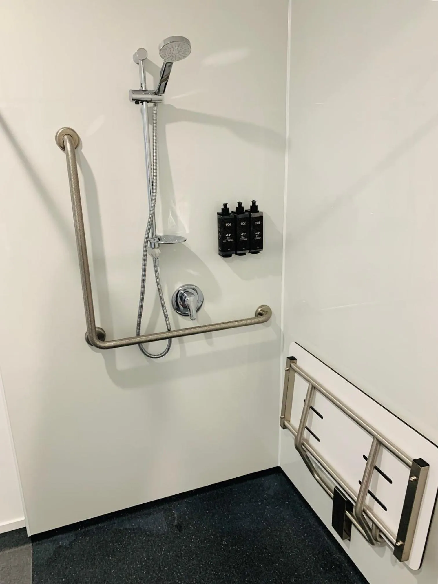 Shower in Tongariro Crossing Lodge