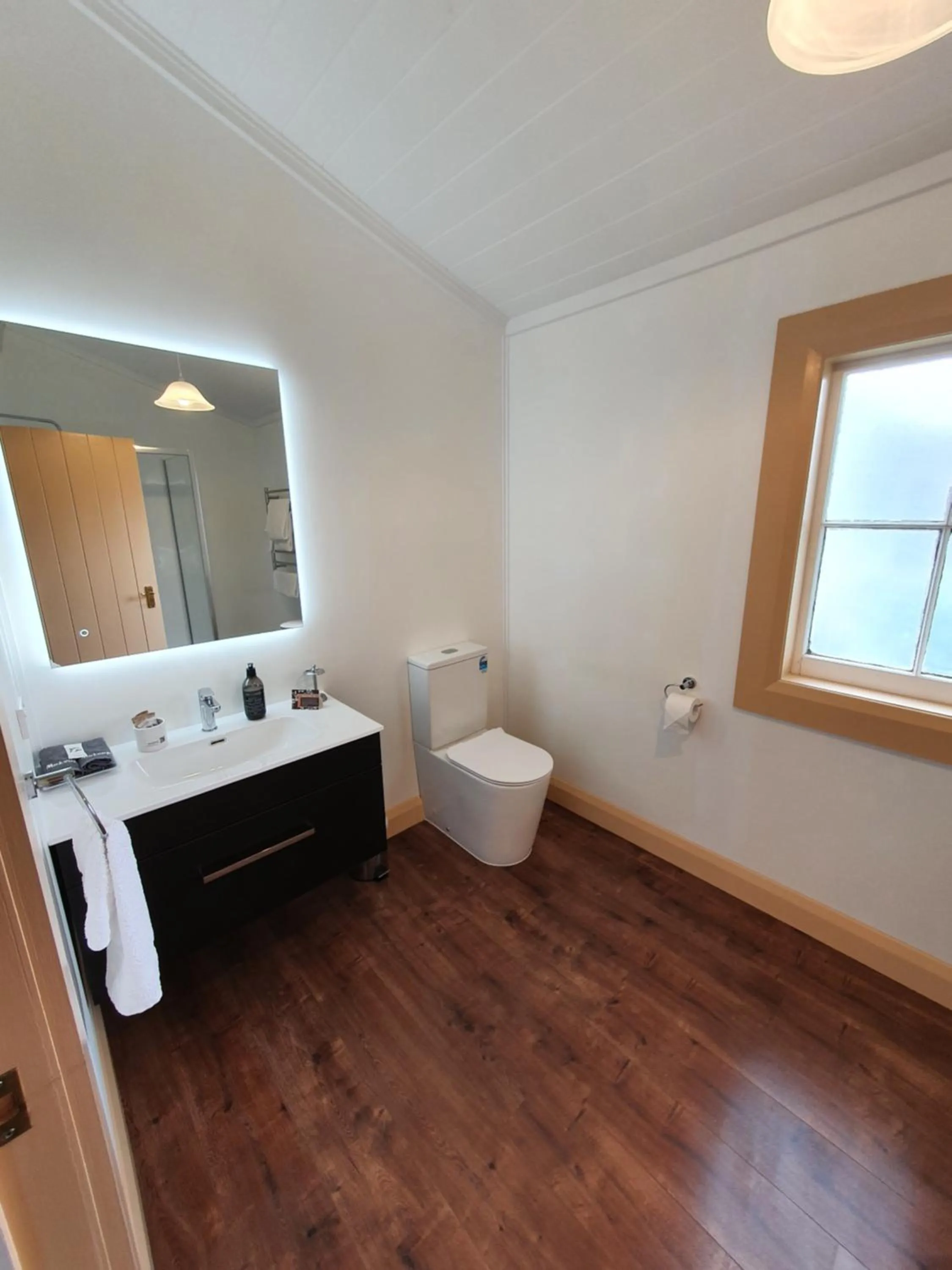 Toilet in Tongariro Crossing Lodge