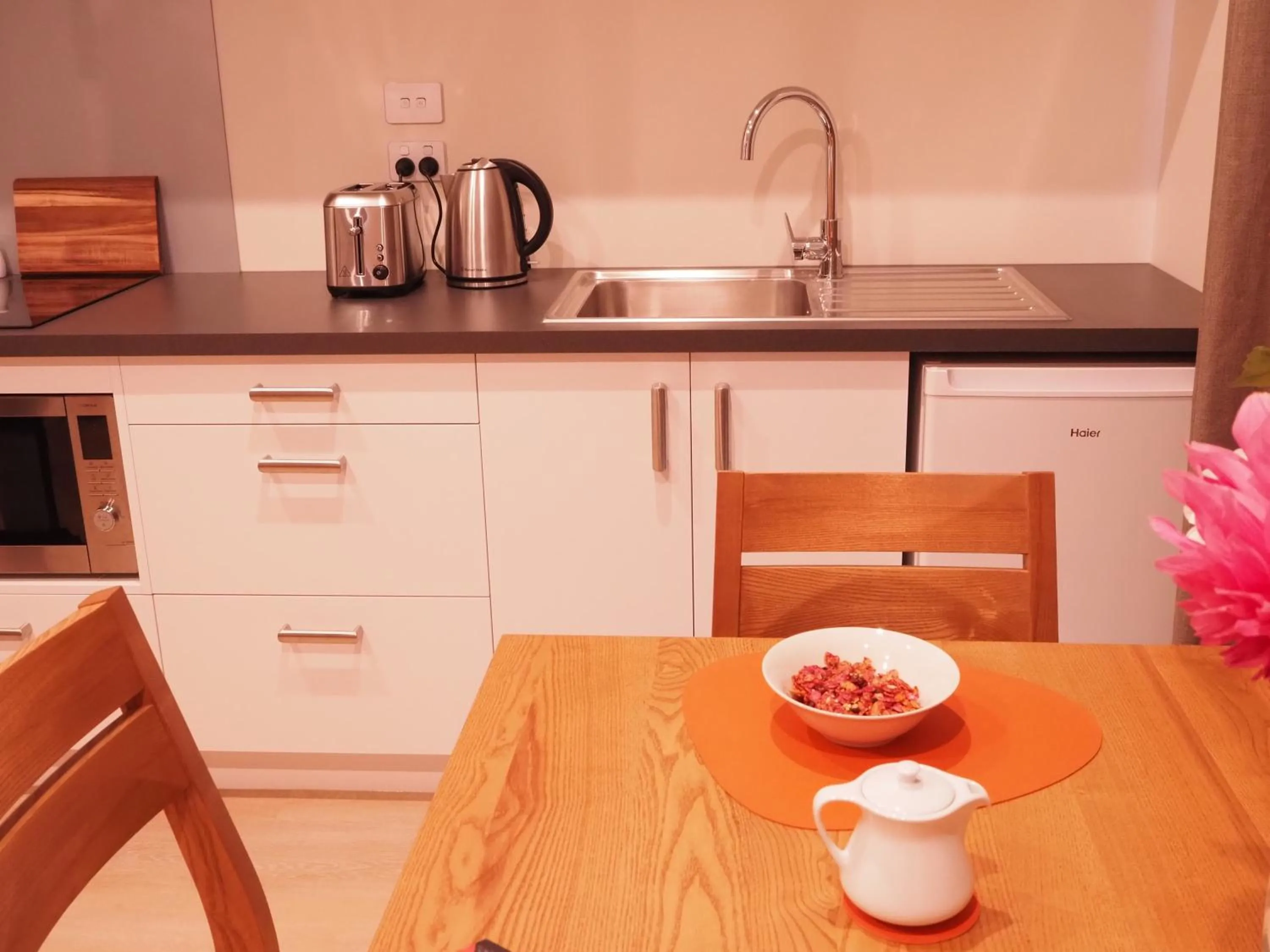 Coffee/tea facilities in Tongariro Crossing Lodge