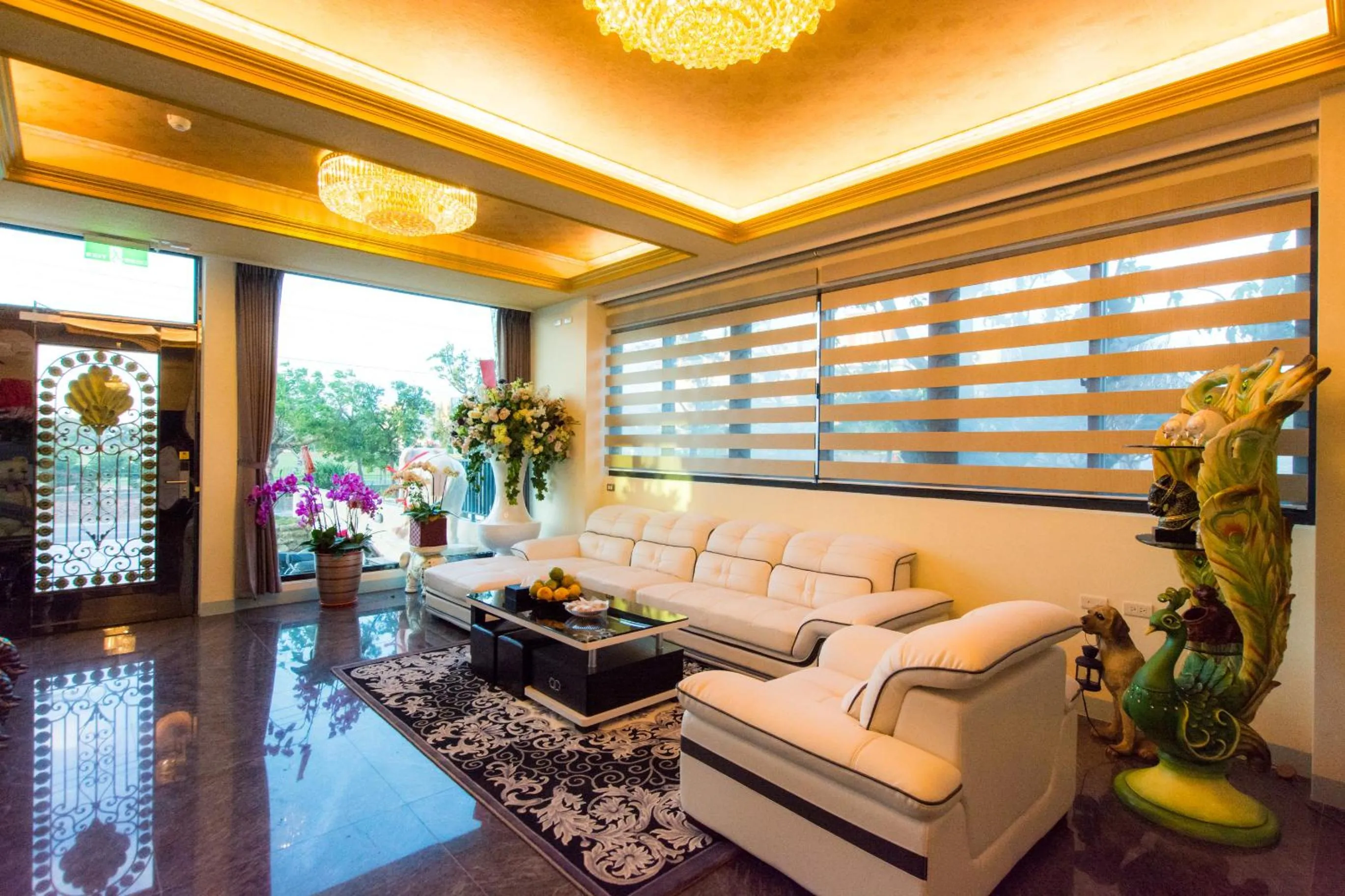 Communal lounge/ TV room in Melinda Resort