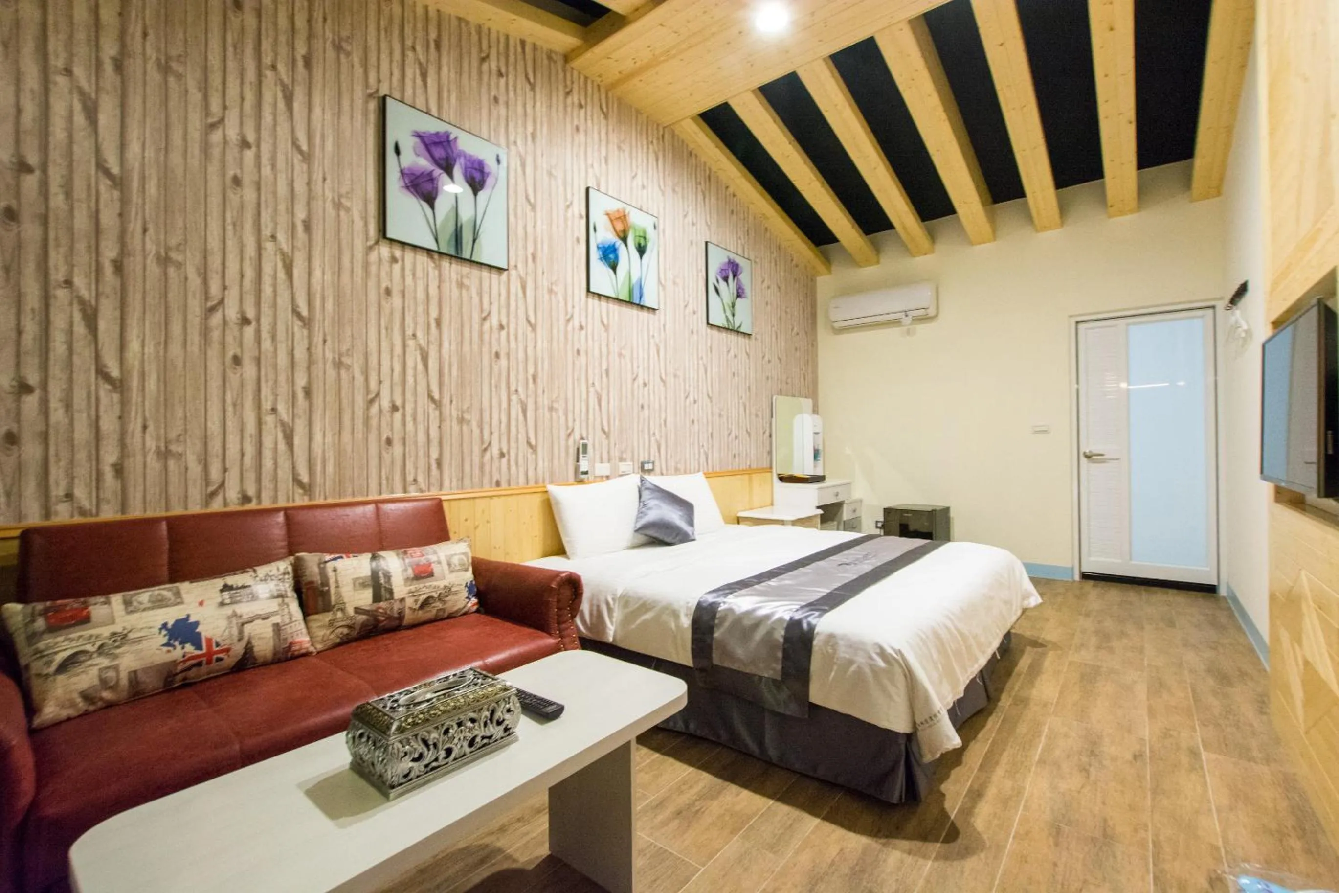 Photo of the whole room, Bed in Melinda Resort