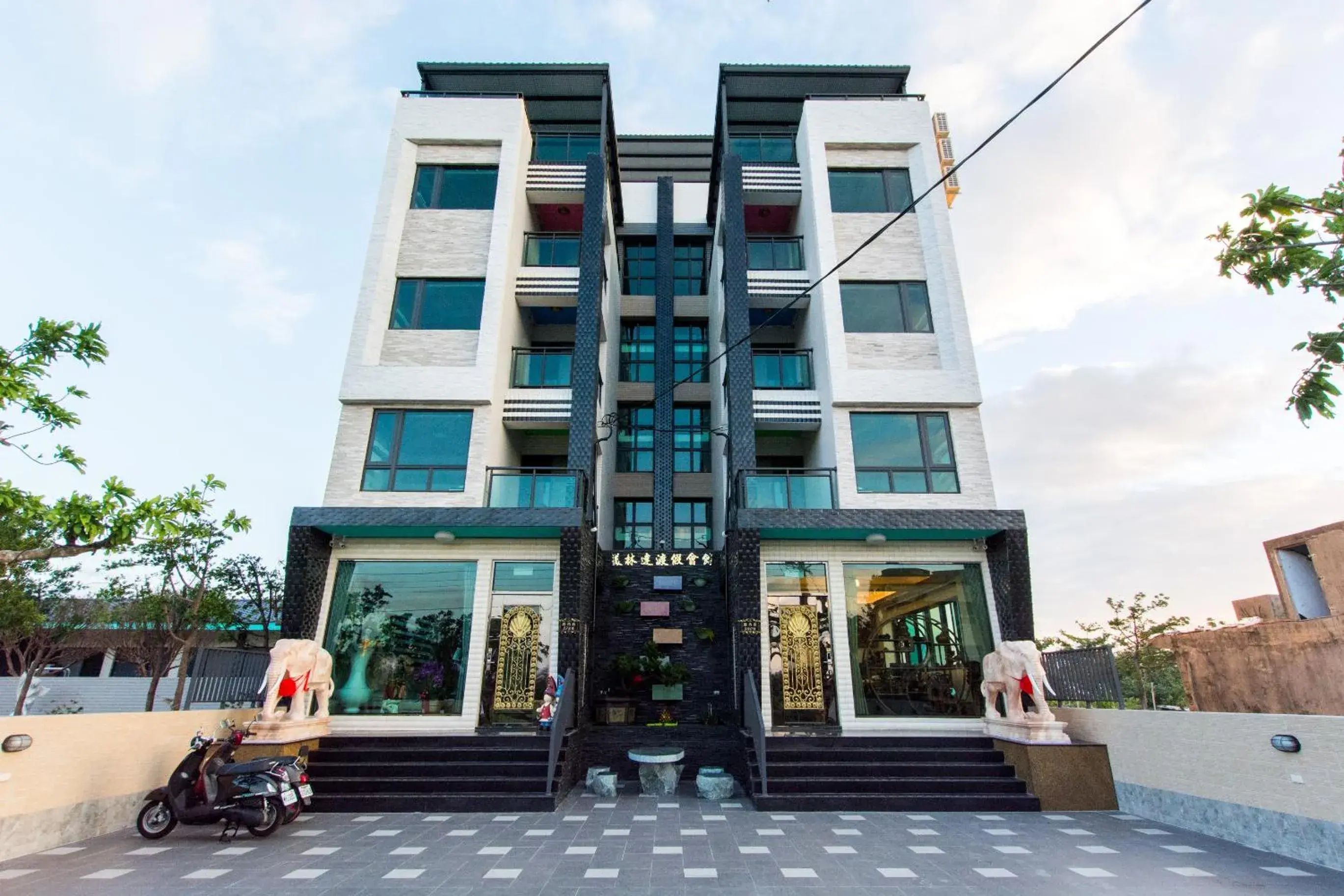 Property building in Melinda Resort Property building in Melinda Resort