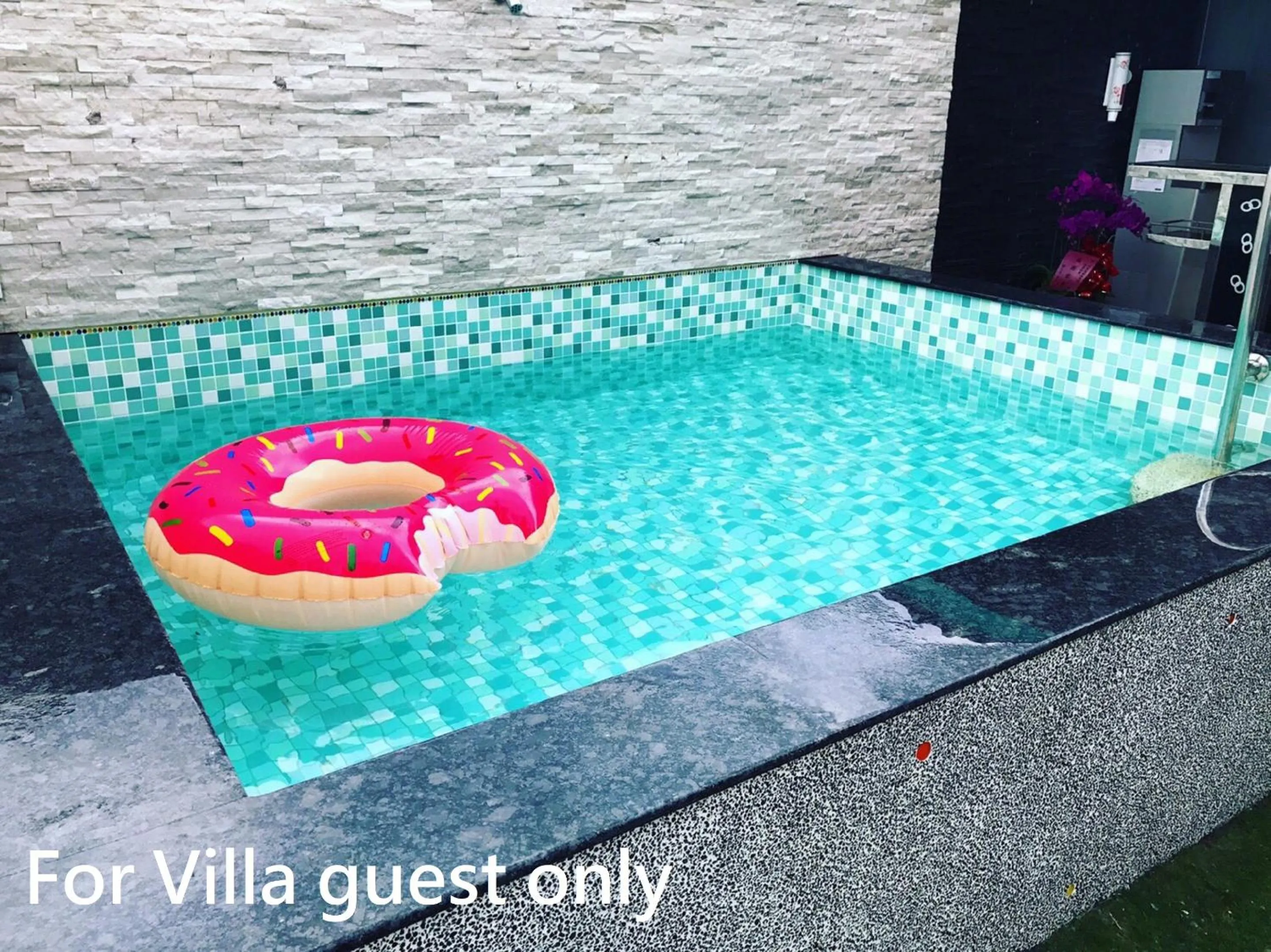 Swimming pool in Melinda Resort