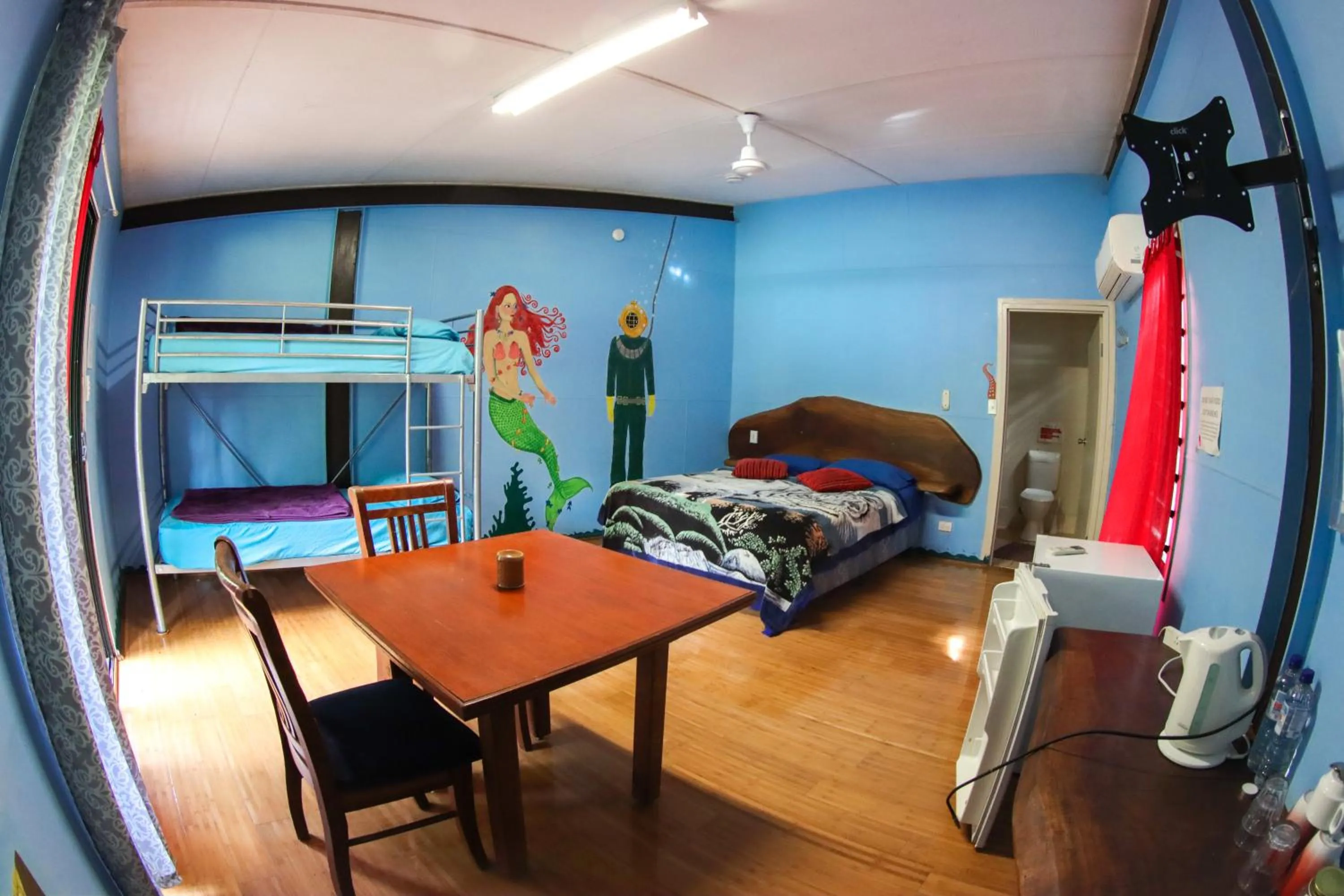 Living room, Bed in Batchelor Butterfly Farm