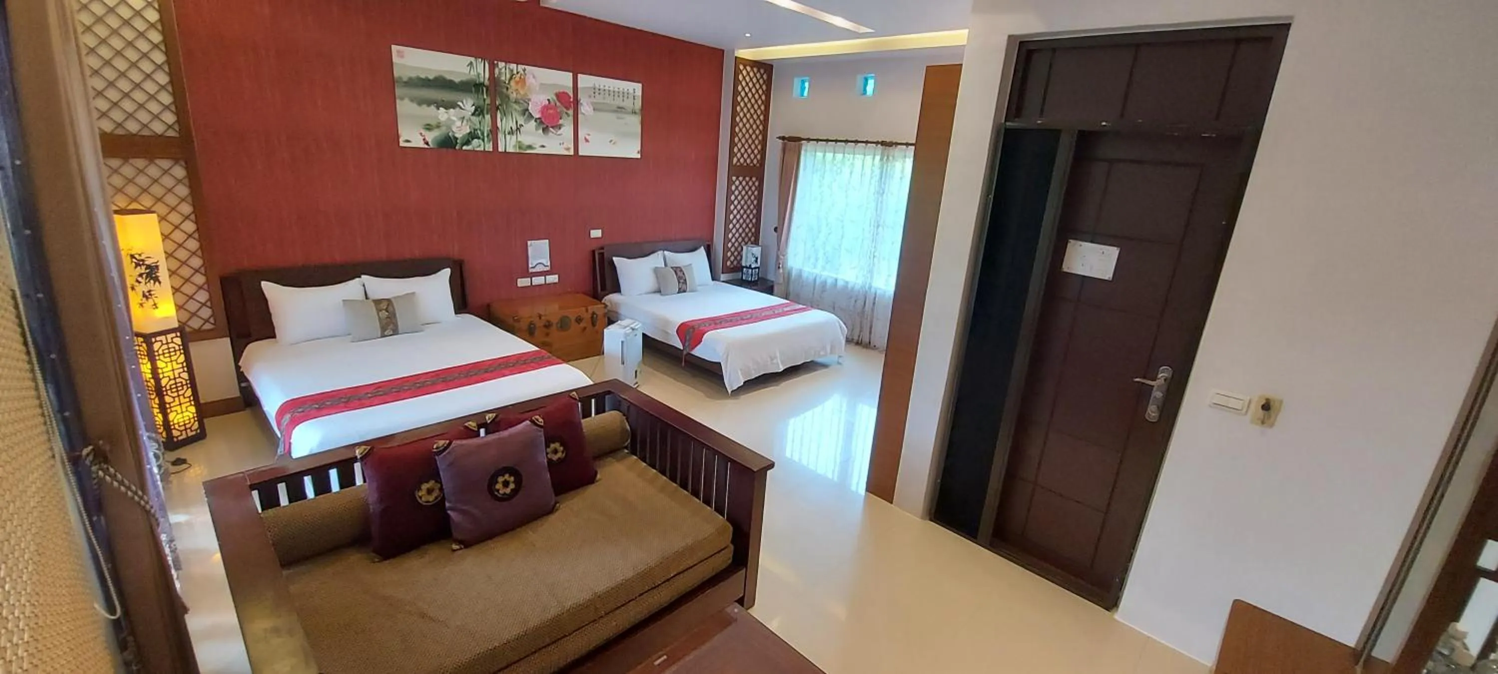 Photo of the whole room, Bed in The House of Water